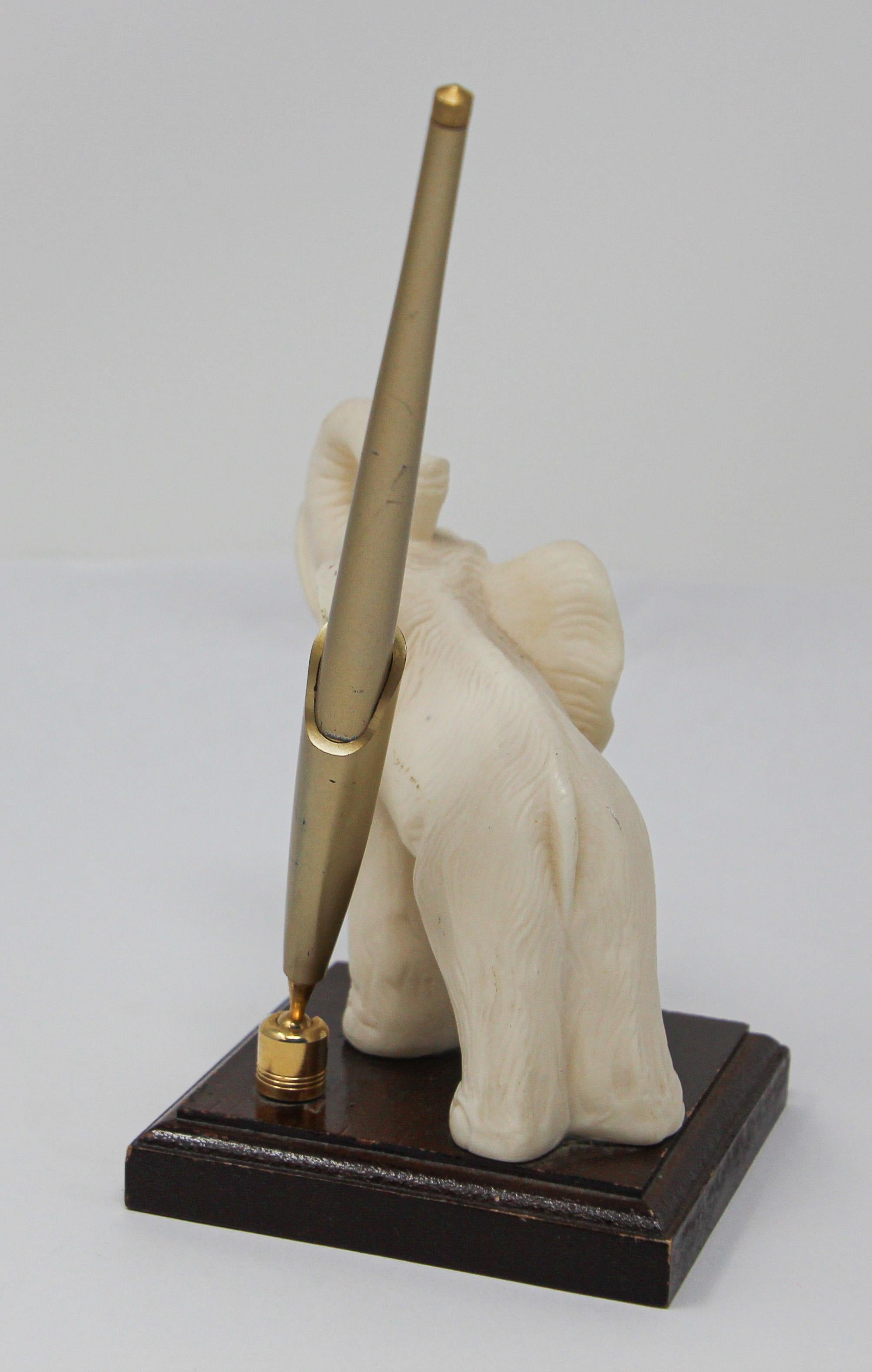 Vintage White Elephant Sculpture Pen Holder, Jaipur, Rajasthan India In Good Condition For Sale In North Hollywood, CA