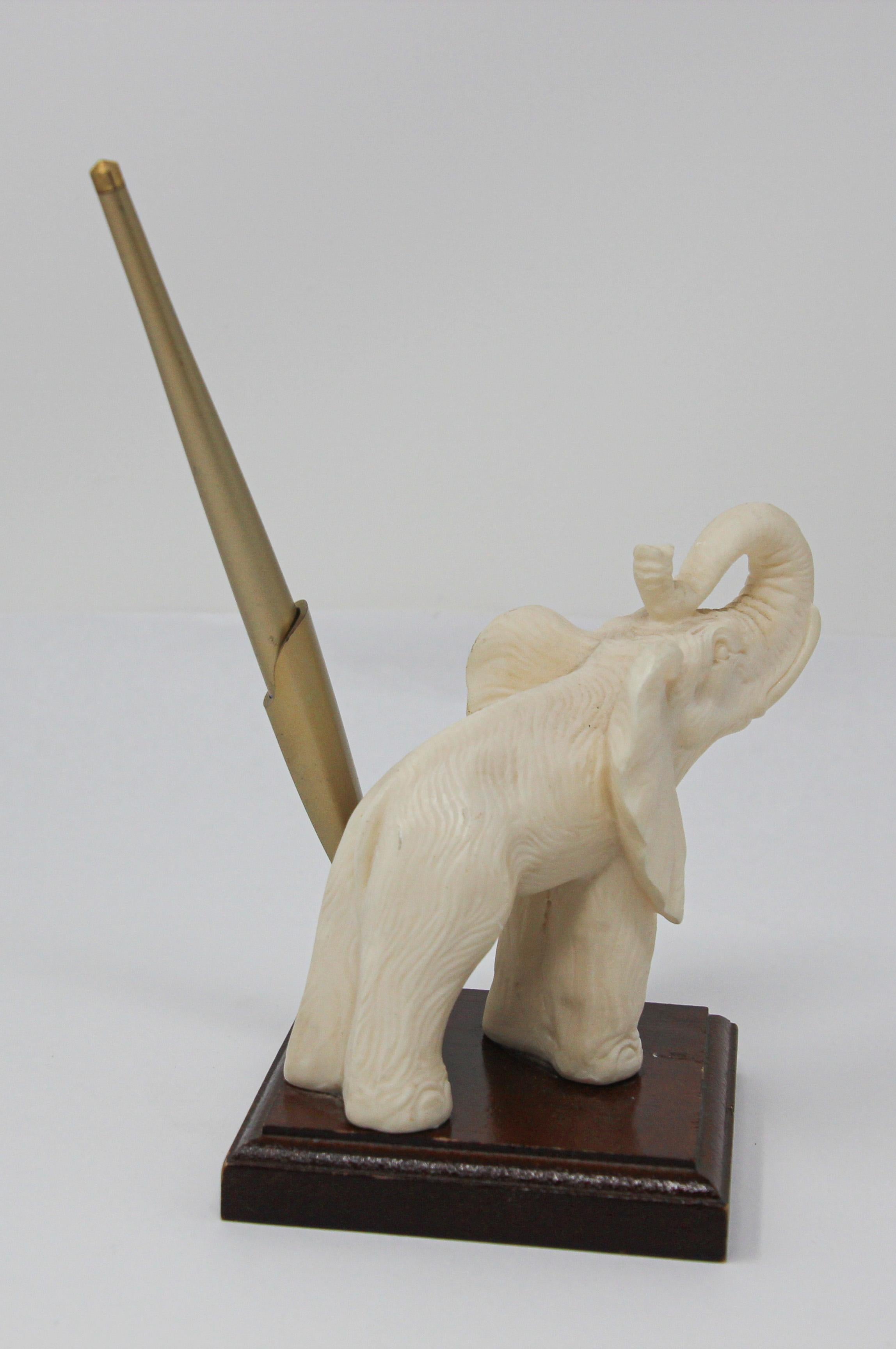 20th Century Vintage White Elephant Sculpture Pen Holder, Jaipur, Rajasthan India For Sale