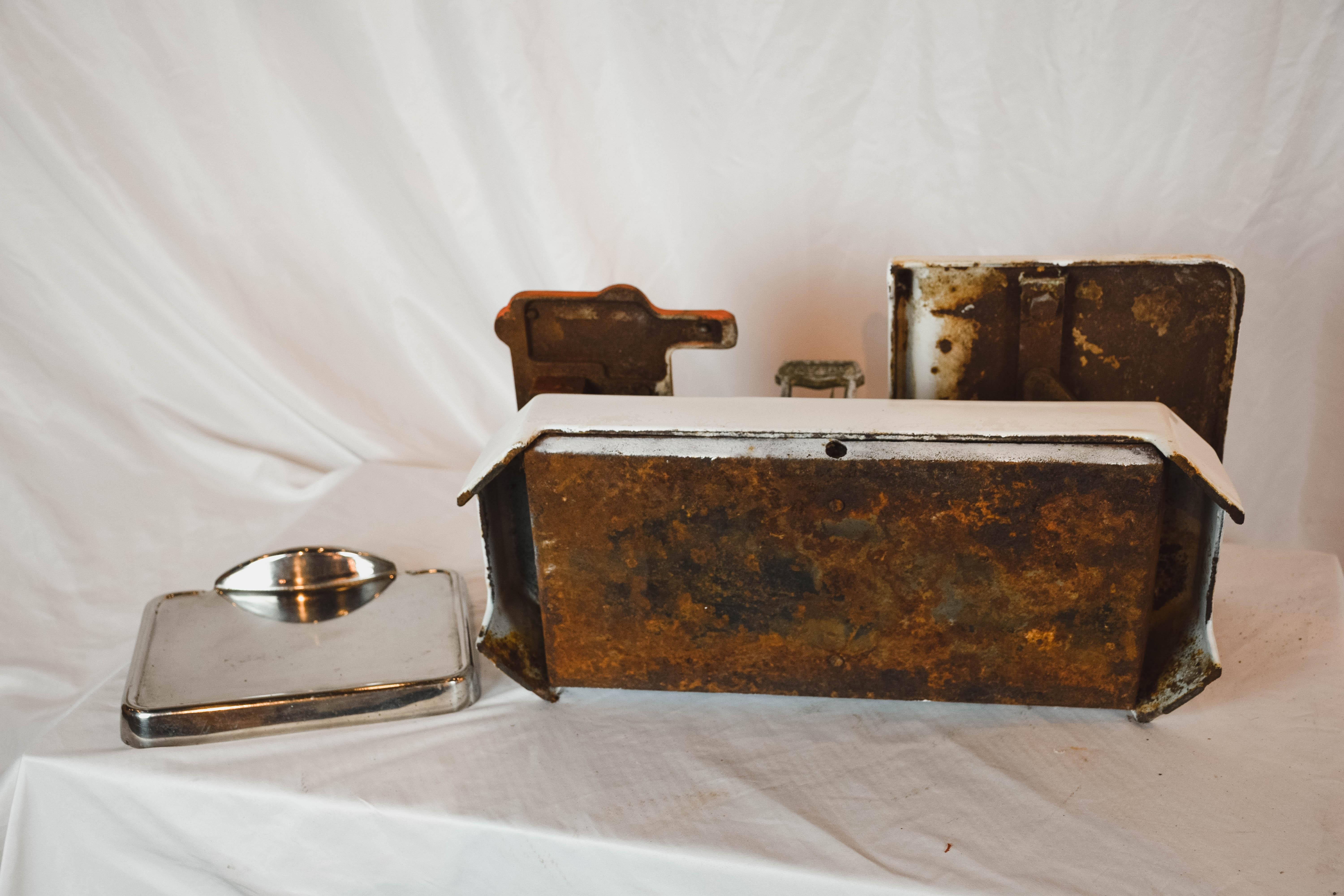 Vintage White Enamel Avery Balance Scale 4