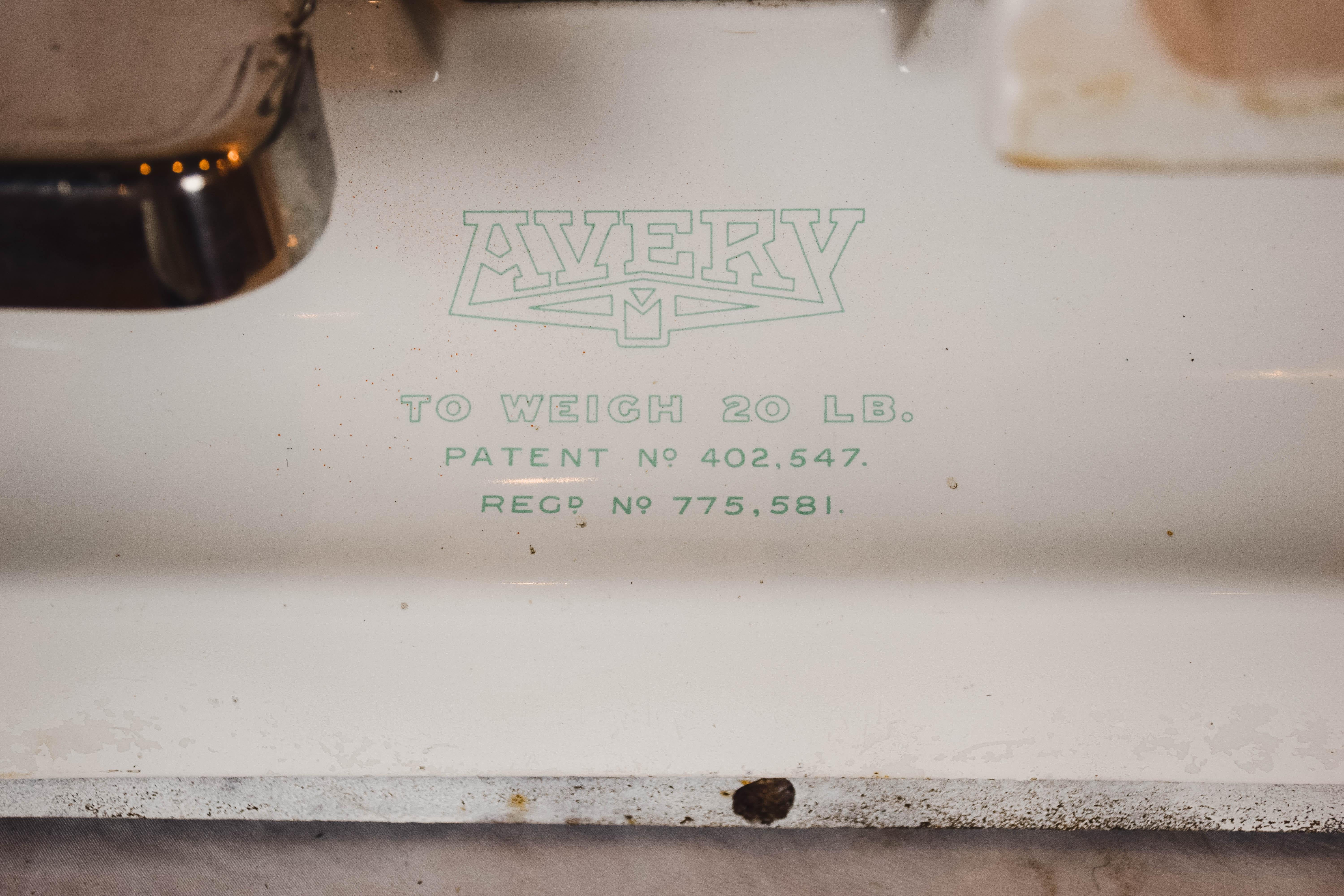Vintage White Enamel Avery Balance Scale 1