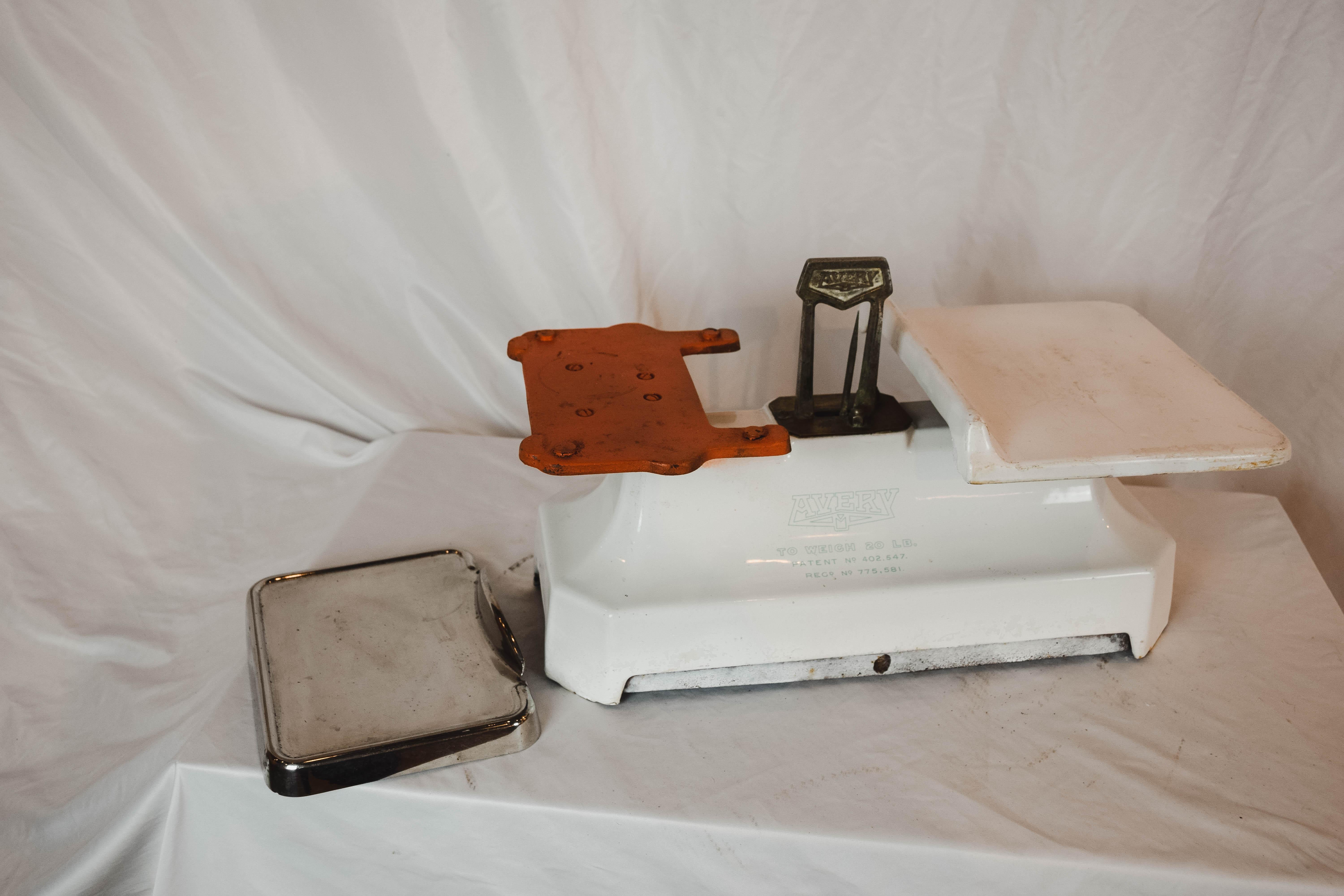 Vintage White Enamel Avery Balance Scale 2