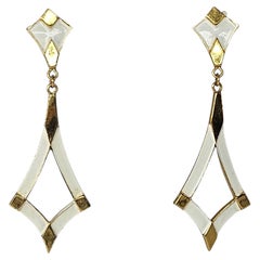 Pendientes colgantes en varios niveles de esmalte blanco vintage y tono dorado
