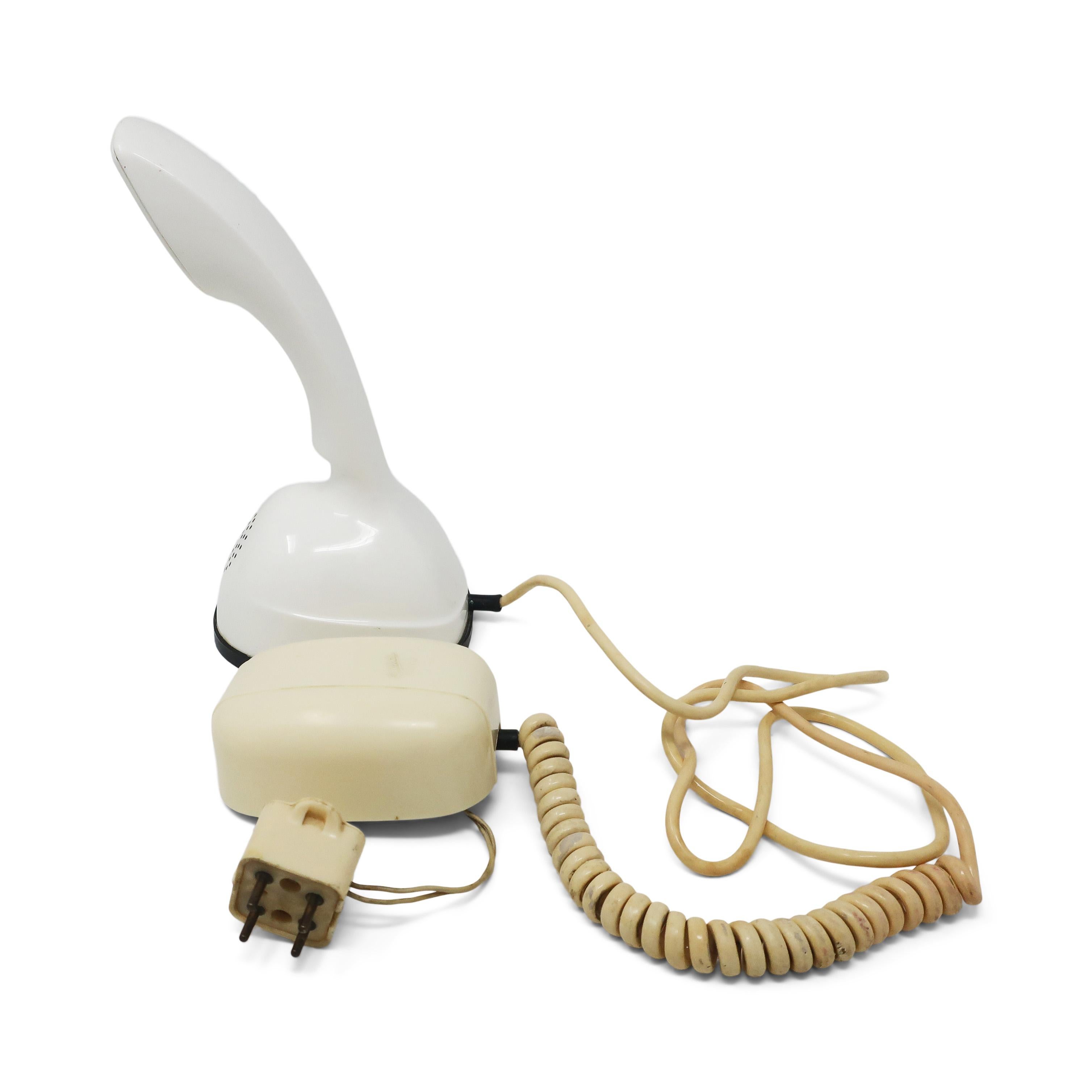 Vintage White Ericsson Ericofon Cobra Phone In Good Condition In Brooklyn, NY