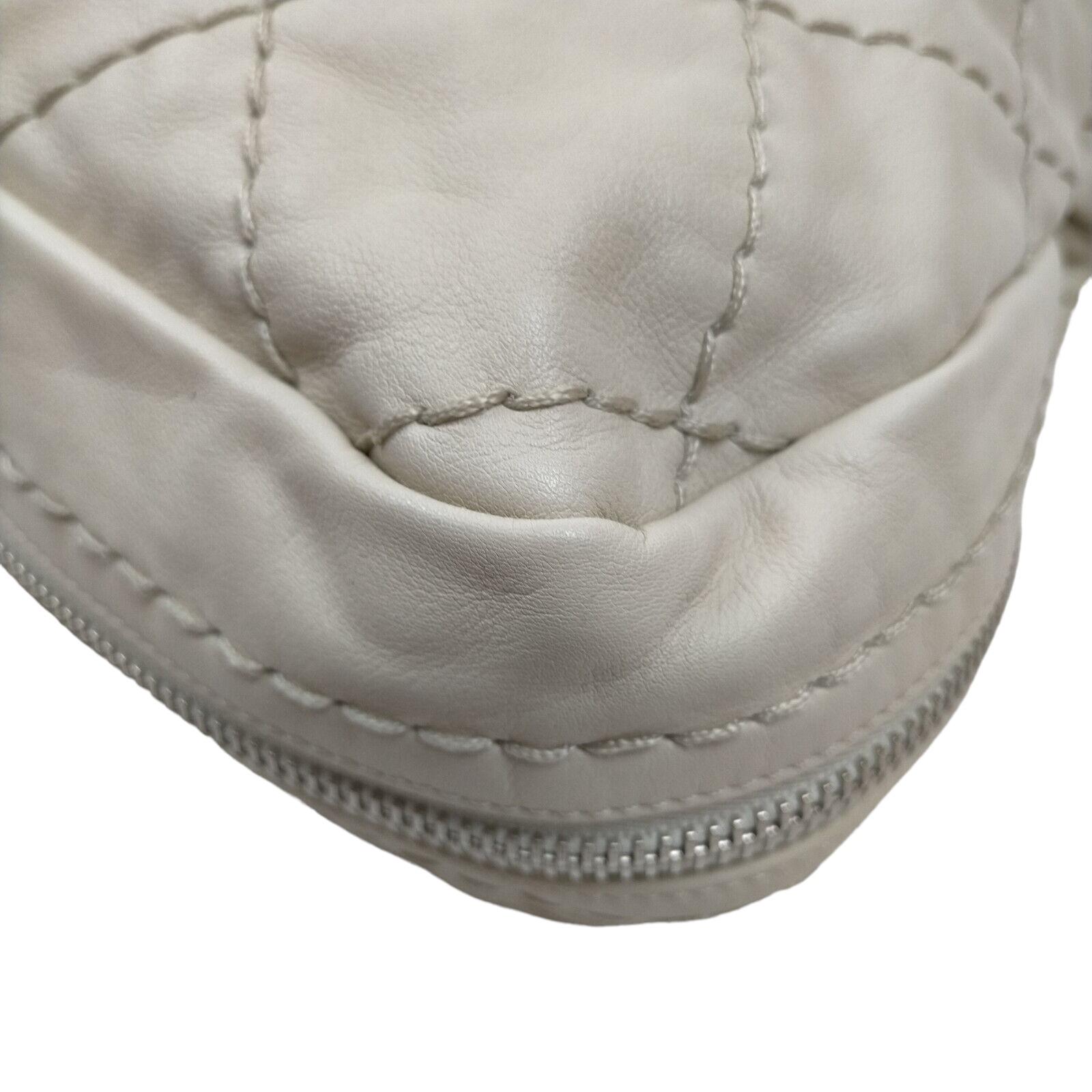 Chanel sac à bandoulière/poignée Jumbo extensible blanc vintage avec argent argenté en vente 1