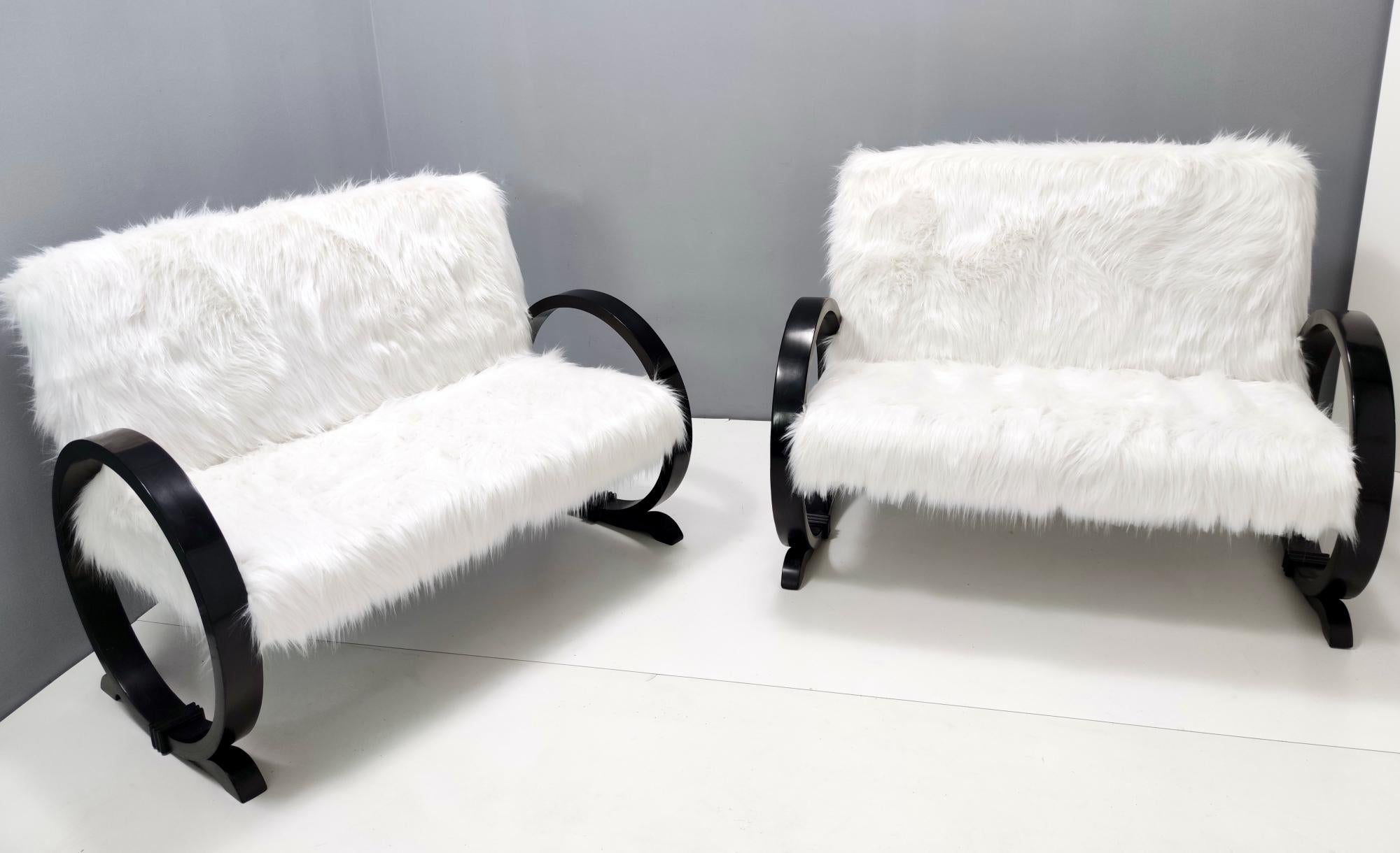 Vintage White Faux Fur Sofa with Black Wooden Frame, Italy In Excellent Condition For Sale In Bresso, Lombardy