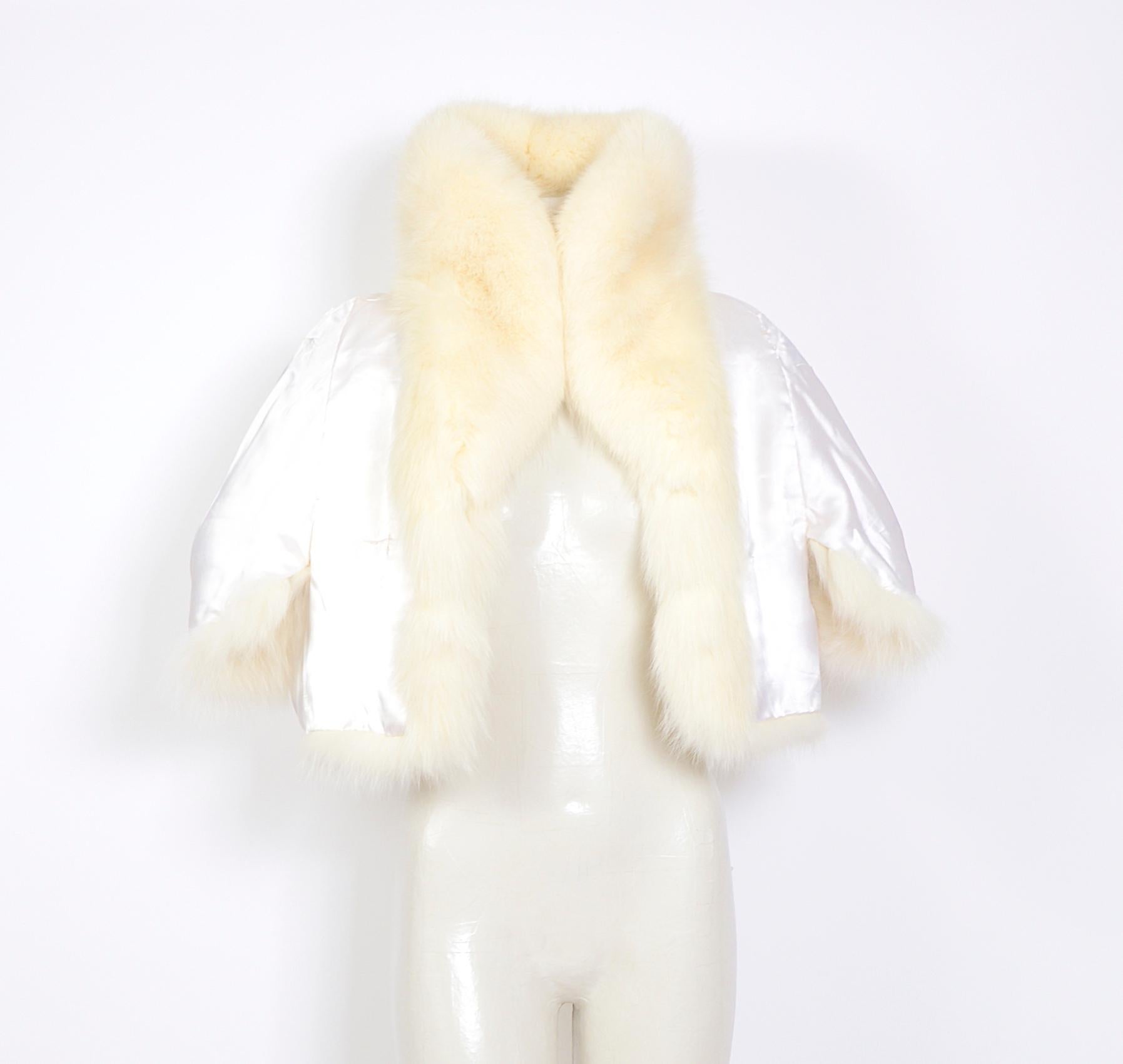 Vintage white fox fur short cape 1