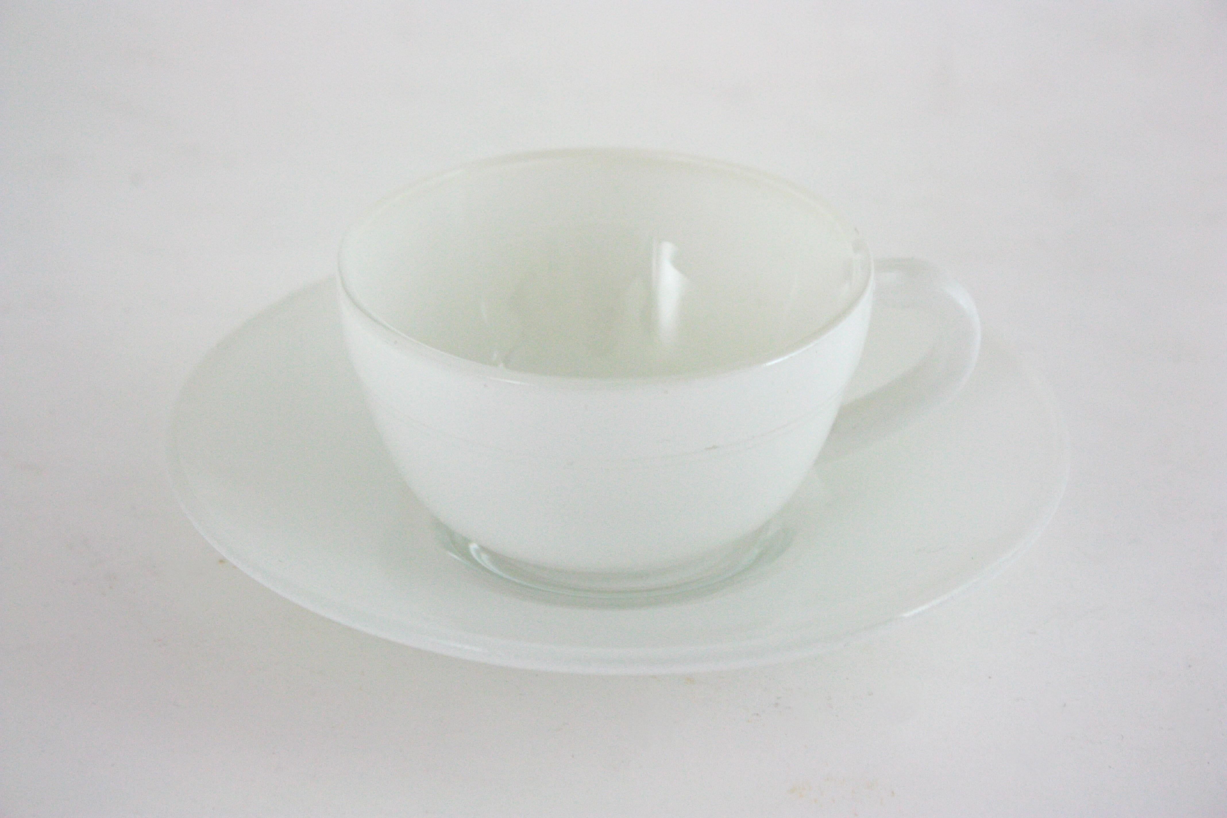 Vintage Weißglas Kaffee-Tee-Set für sechs Personen, 1960er Jahre (Glas) im Angebot