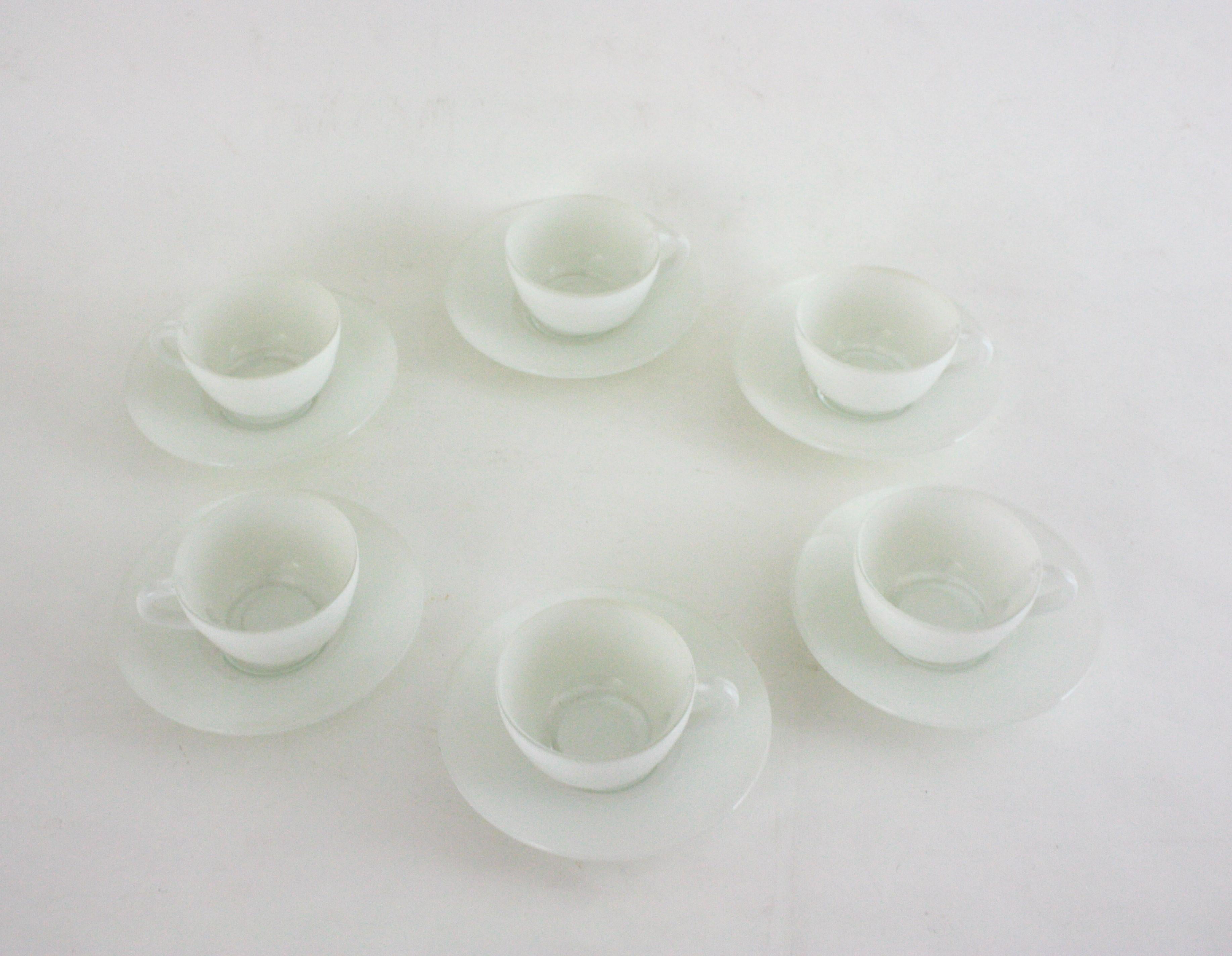Vintage Weißglas Kaffee-Tee-Set für sechs Personen, 1960er Jahre im Angebot 2