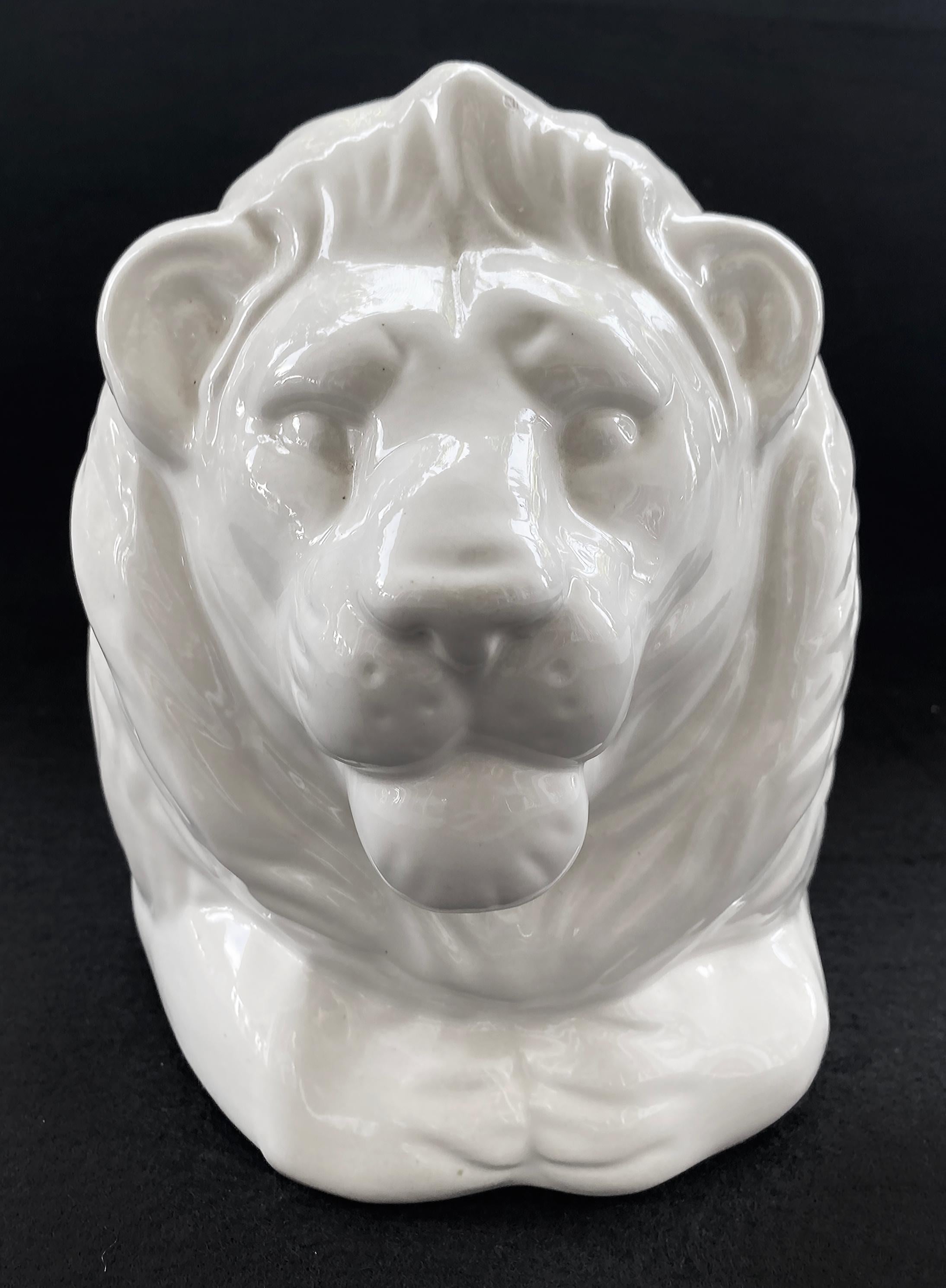 Vintage White Glazed Ceramic  Resting Lion Planter In Good Condition For Sale In Miami, FL