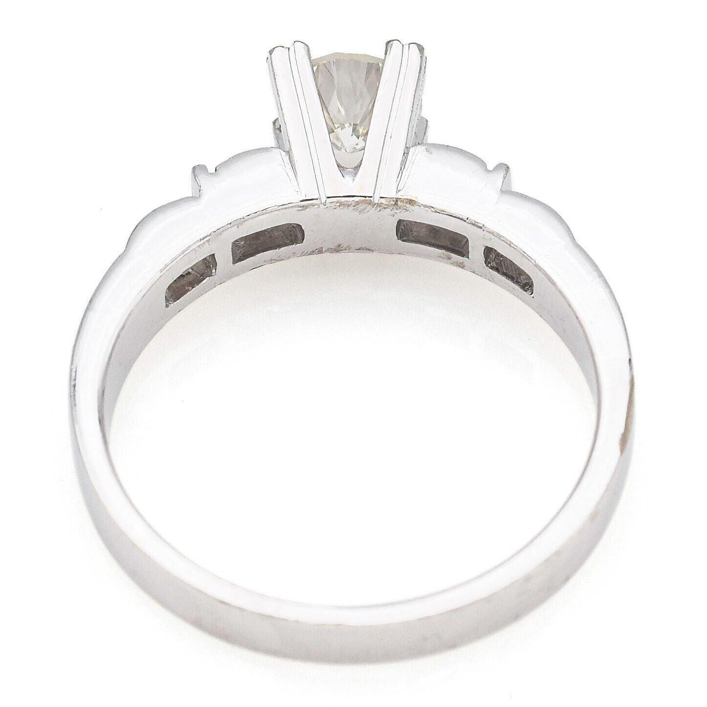 Anello di fidanzamento vintage in oro bianco con diamante da 0,58tcw In condizioni buone in vendita a New York, NY