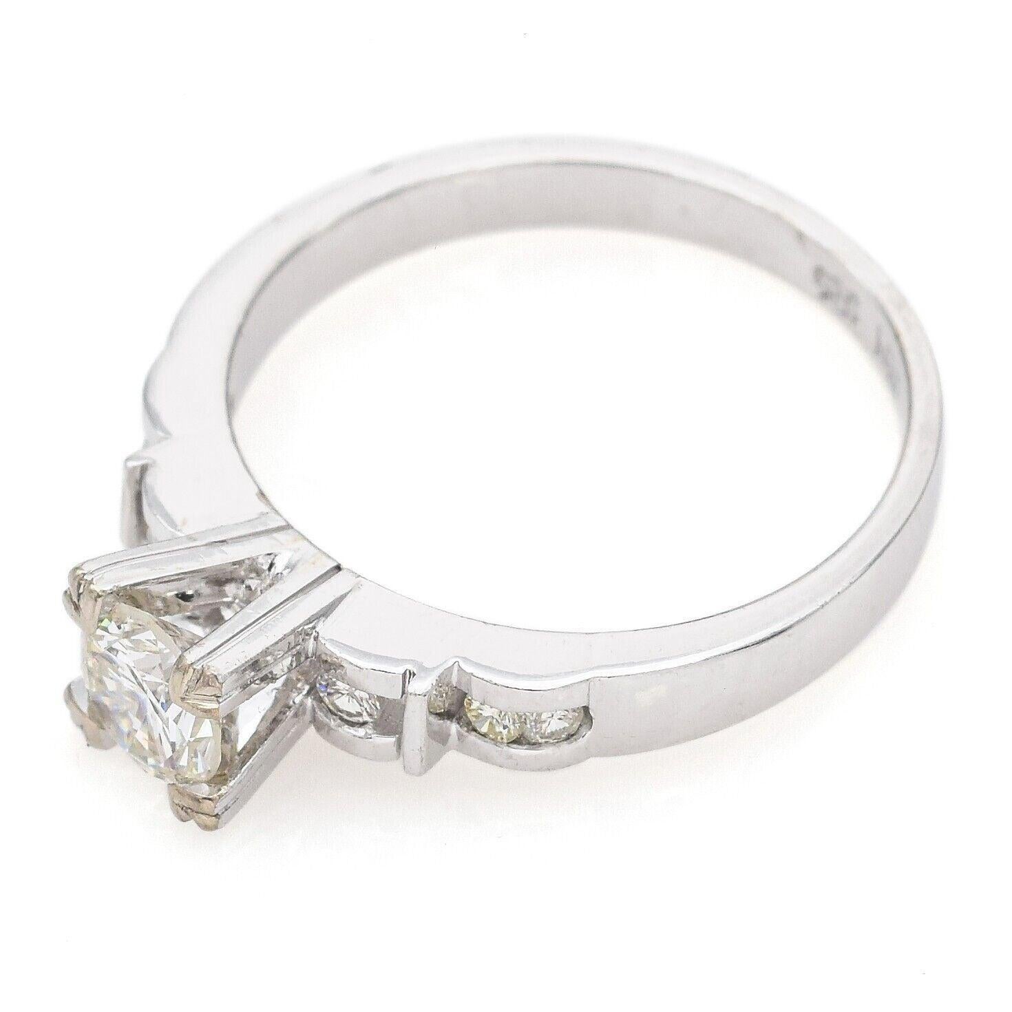Donna Anello di fidanzamento vintage in oro bianco con diamante da 0,58tcw in vendita