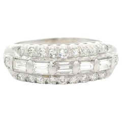 Anillo vintage de oro blanco con diamantes talla única y baguette de 0,65 ctw