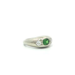 Anello vintage in oro bianco con tsavorite ovale da 0,95 carati e diamanti taglio vecchio con bordi bombati