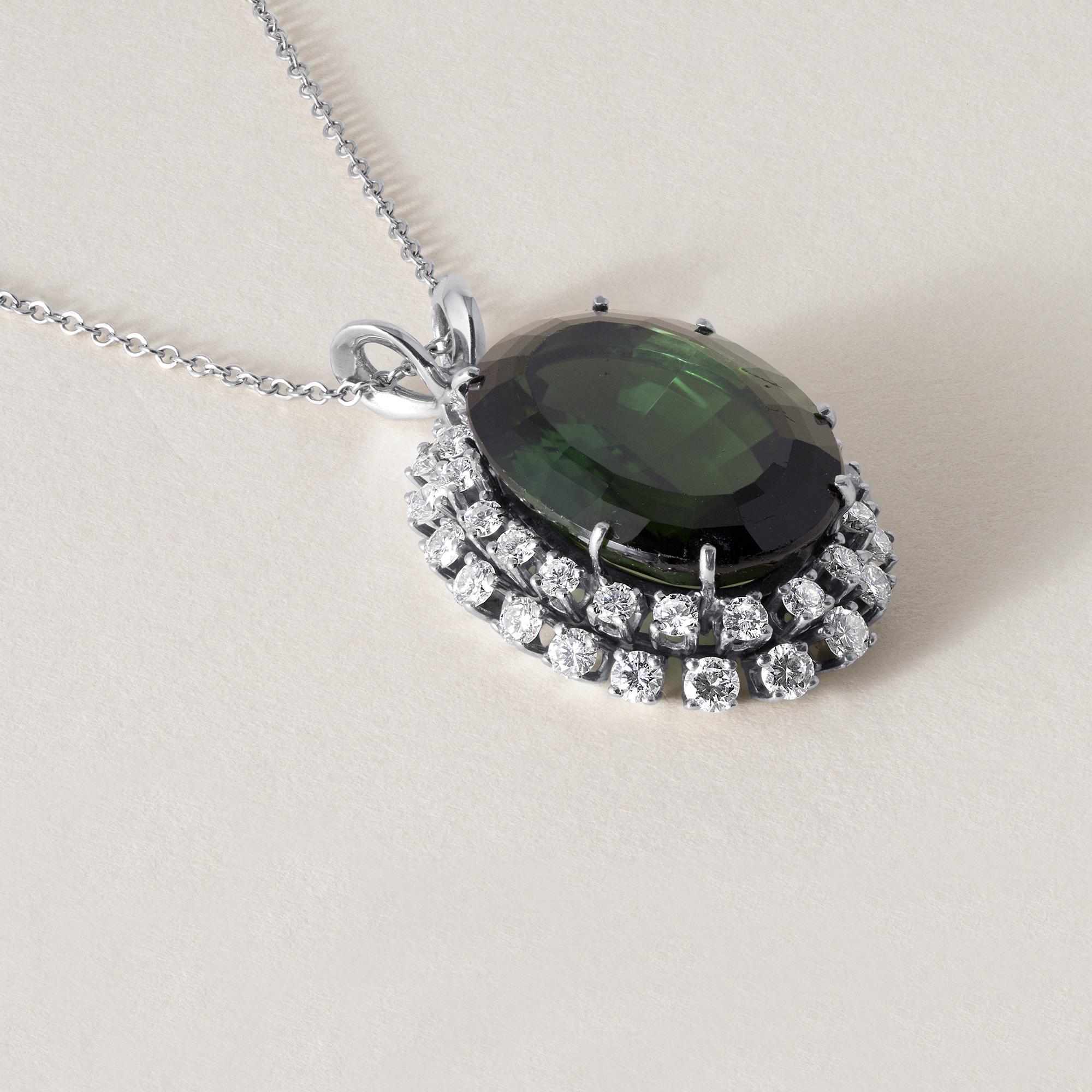 Taille ovale Vintage Byene & Greene Greene 15 Carta Tourmaline verte et diamant Collier à double halo en vente