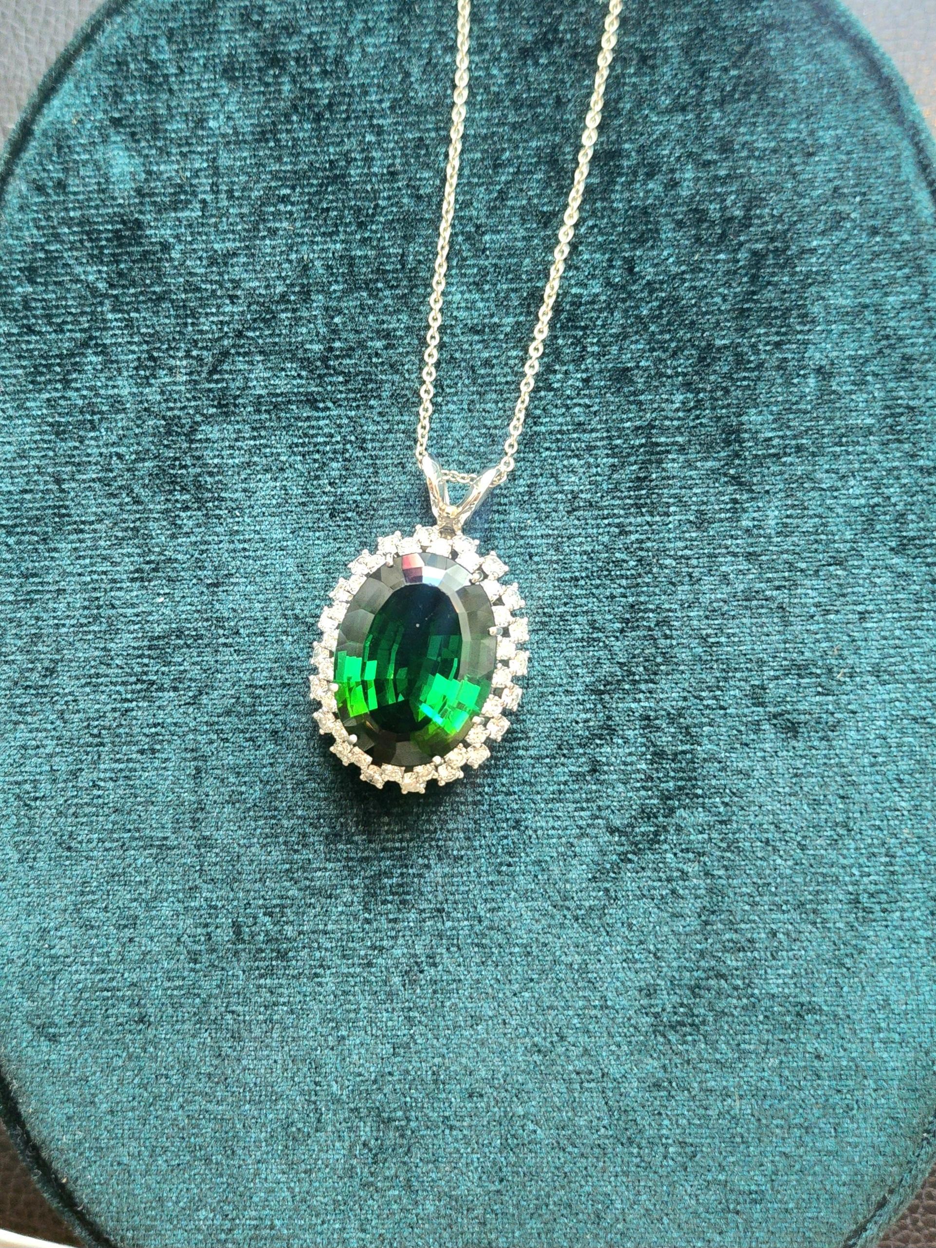 Vintage Byene & Greene Greene 15 Carta Tourmaline verte et diamant Collier à double halo Pour femmes en vente