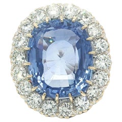 Anello vintage in oro bianco con zaffiro blu di Ceylon senza calore GIA da 24,79ctw con cornice di diamanti
