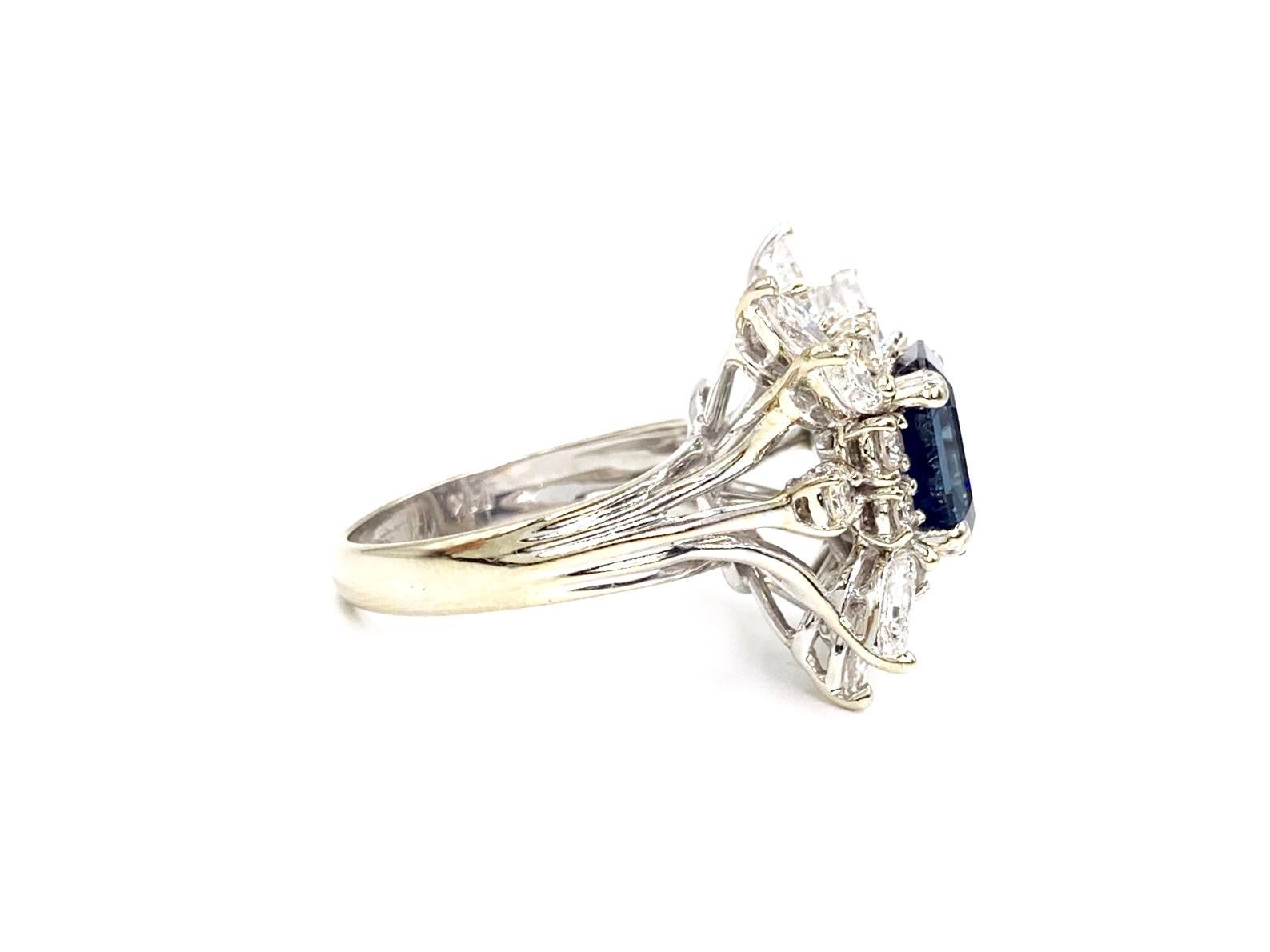 Retro Vintage White Gold 2.80 Carat Sapphire and Diamond Cocktail Ring For Sale