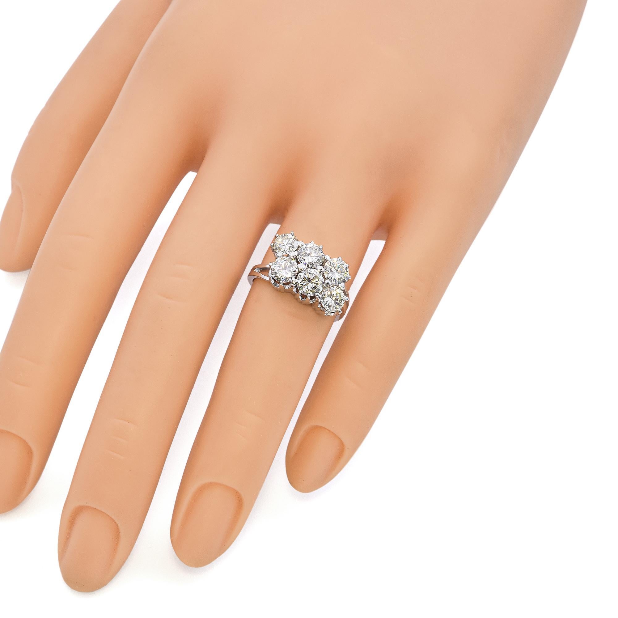 Round Cut Vintage White Gold 2.9 tcw Diamond Cluster Ring For Sale