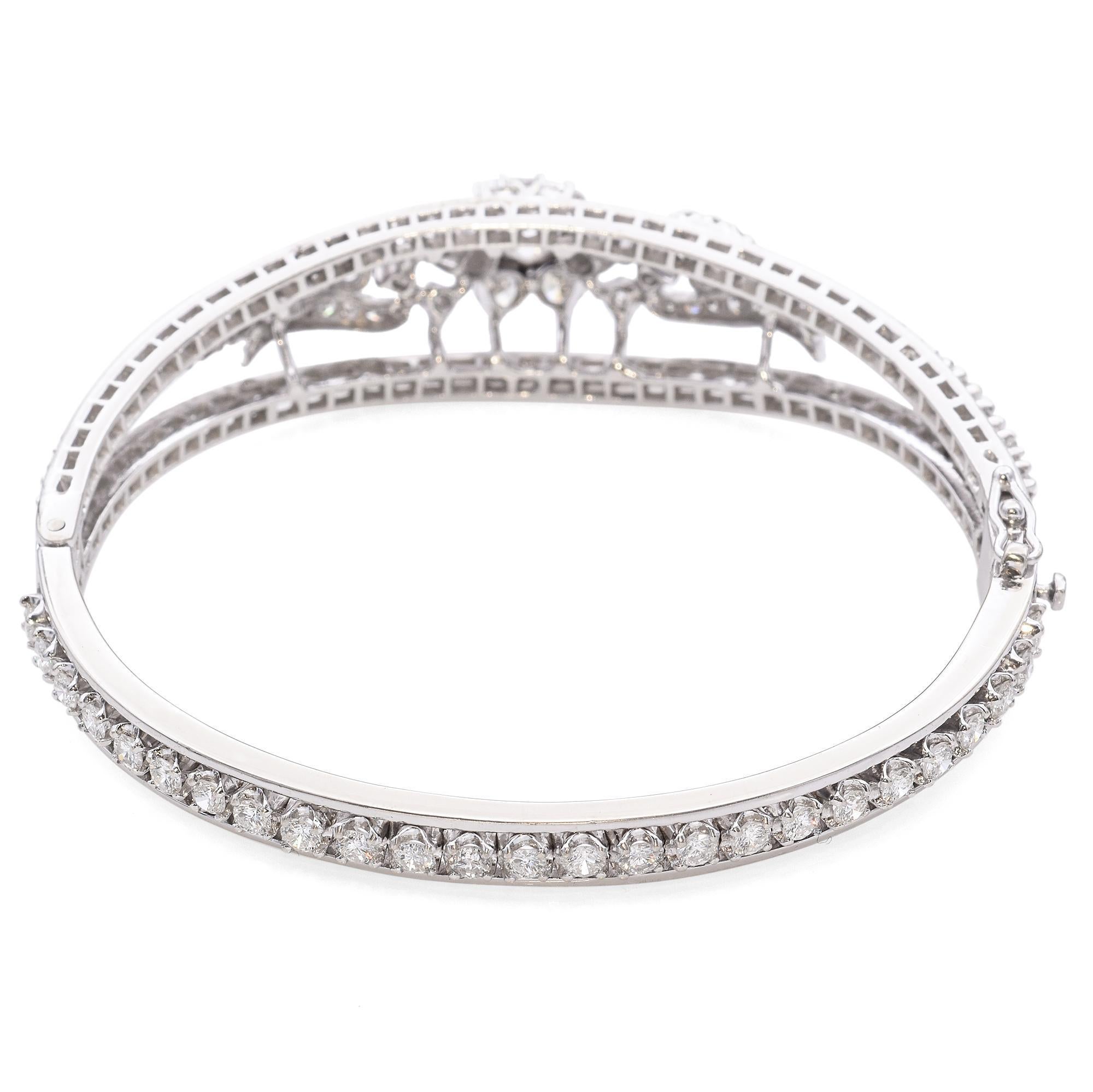 Bracelet jonc à charnière vintage en or blanc 5,60 carats de diamants en vente 1