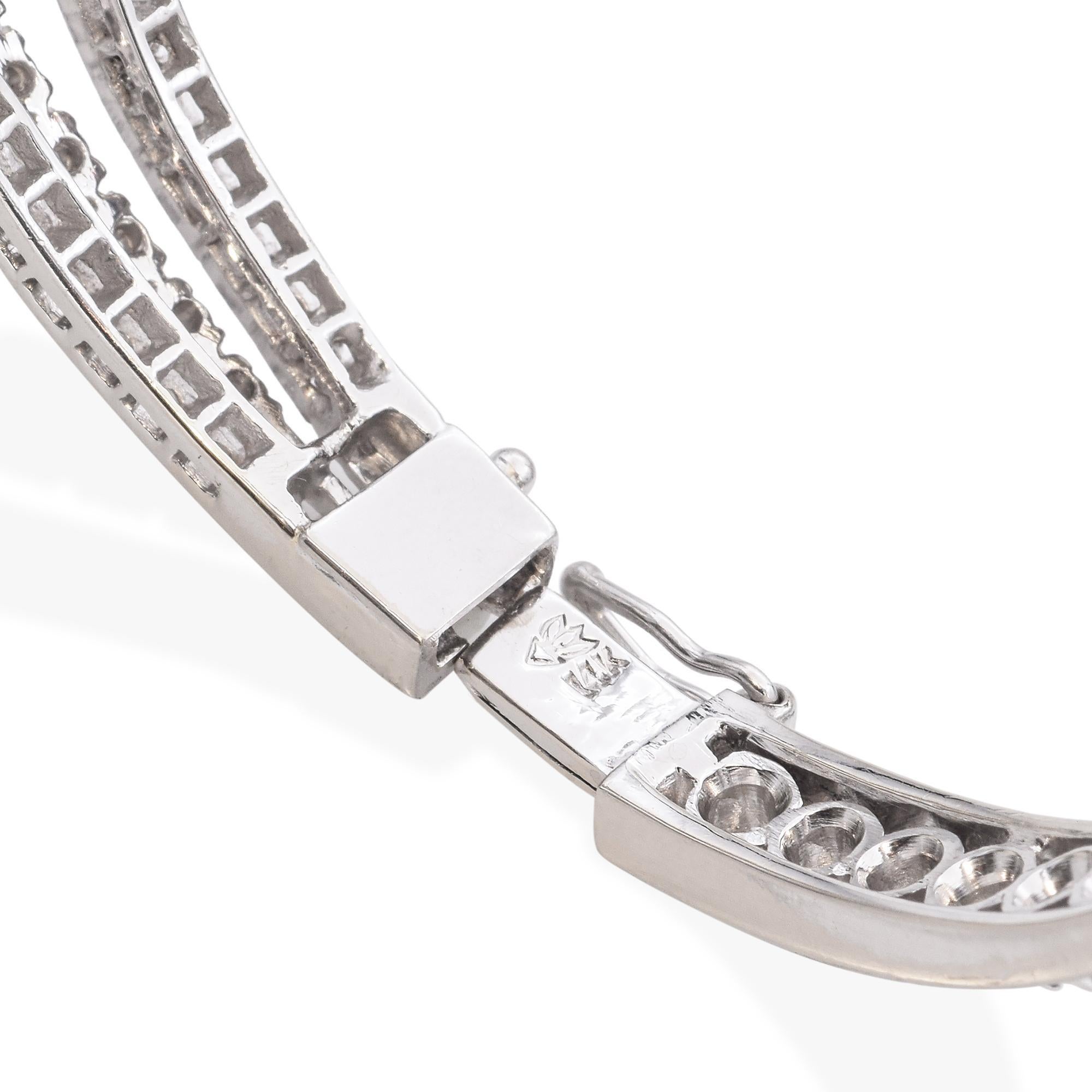 Bracelet jonc à charnière vintage en or blanc 5,60 carats de diamants en vente 3