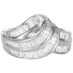 Bague à nœud en or blanc et diamants baguette