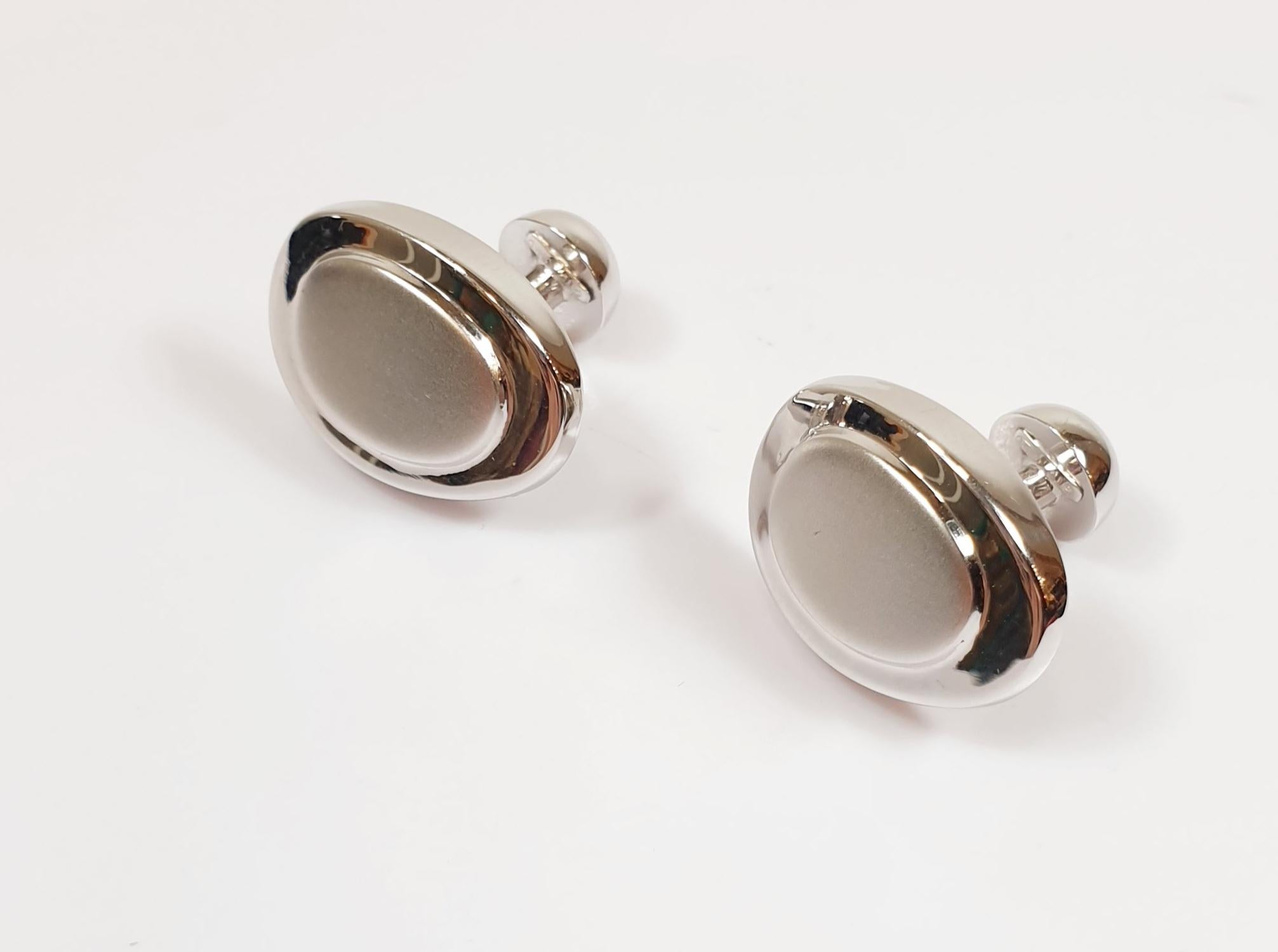Vintage White Gold and Matt White Gold Cufflinks

MATERIALS
◘ Weight 5 gr

Cufflinks, a watch and a tie have always been distinctive signs of a true gentleman, since luxury is achieved.. 

PRADERA is a second generation of a family run business