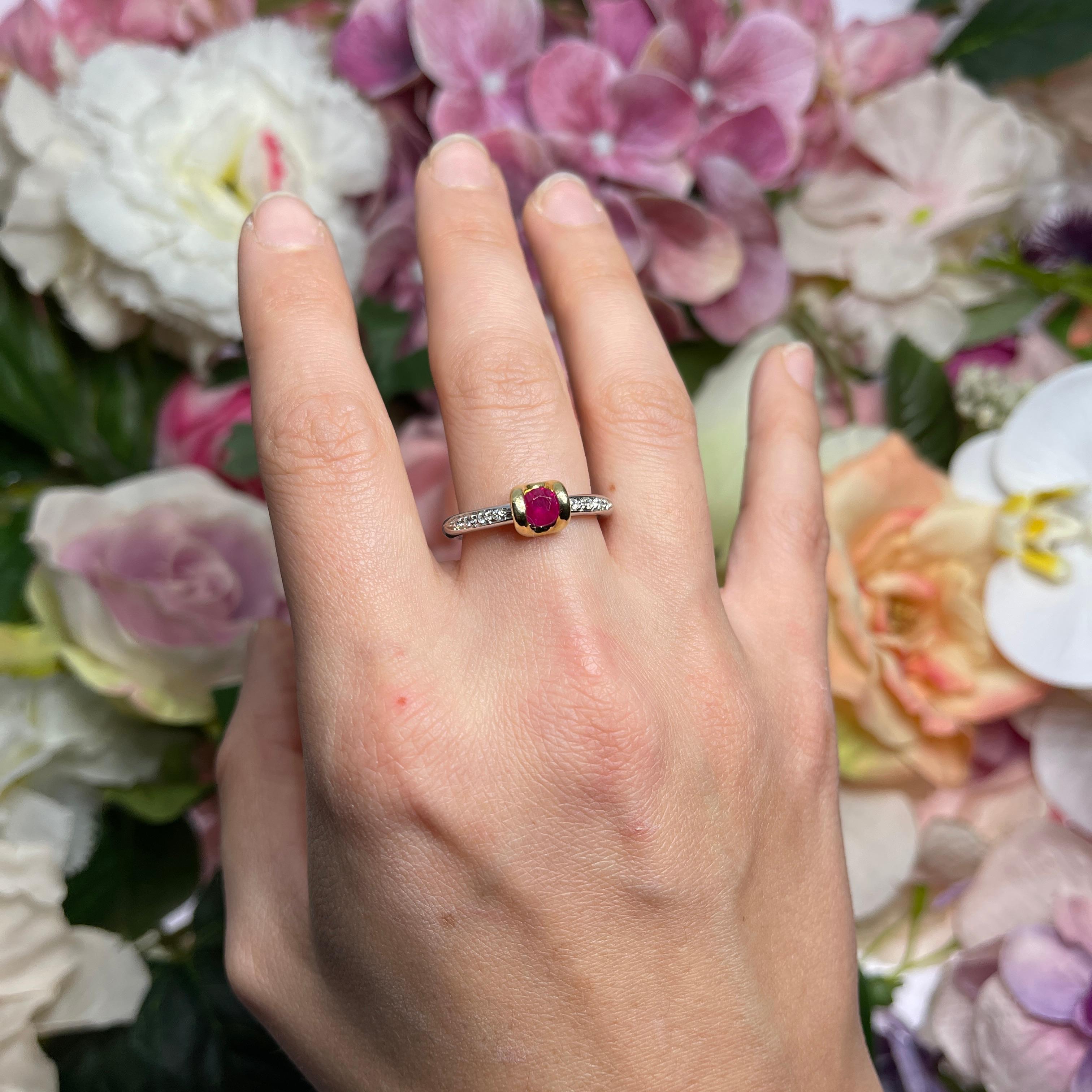 Vintage White Gold and Yellow Gold Ruby Ring 0.36 carat For Sale 2