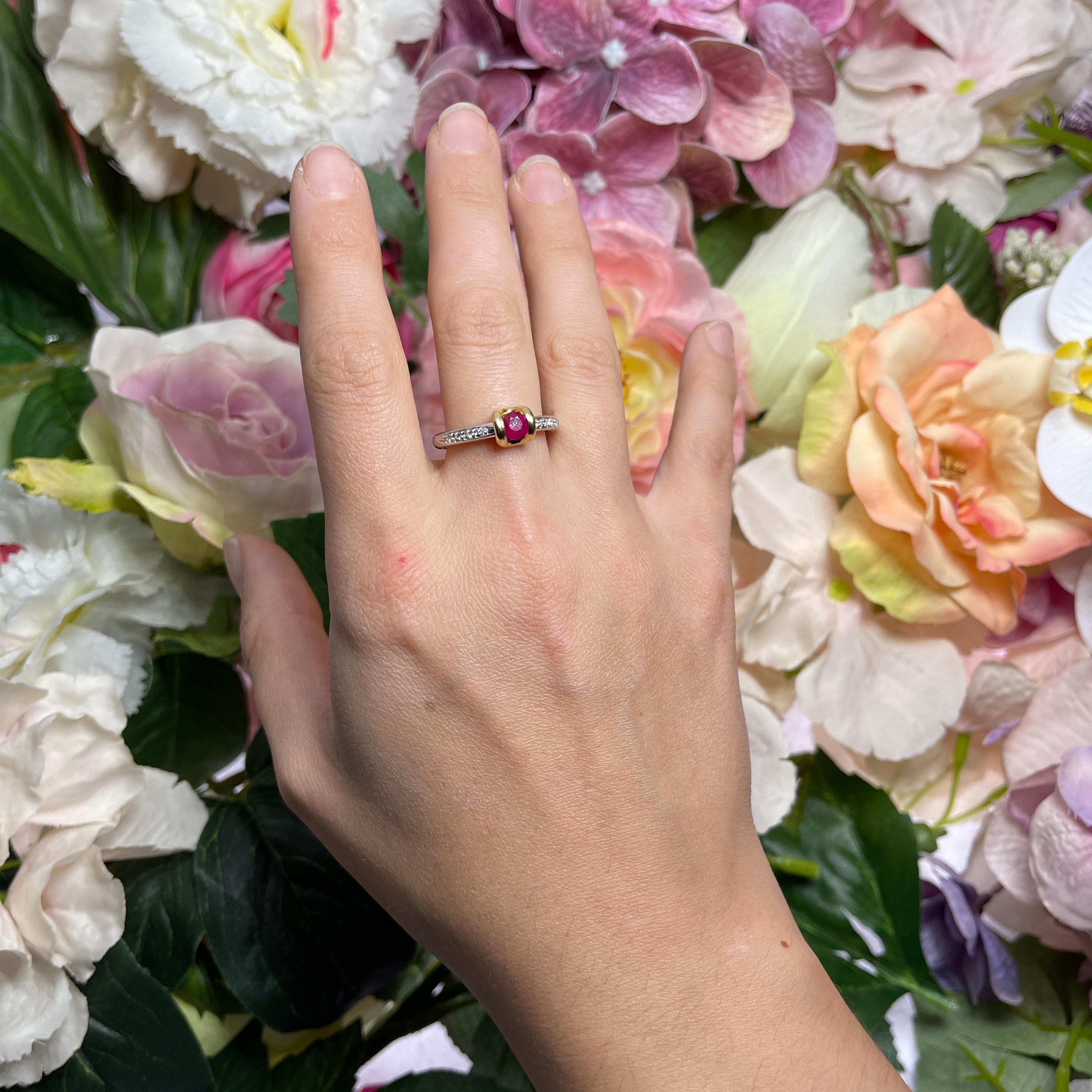 Vintage White Gold and Yellow Gold Ruby Ring 0.36 carat For Sale 3
