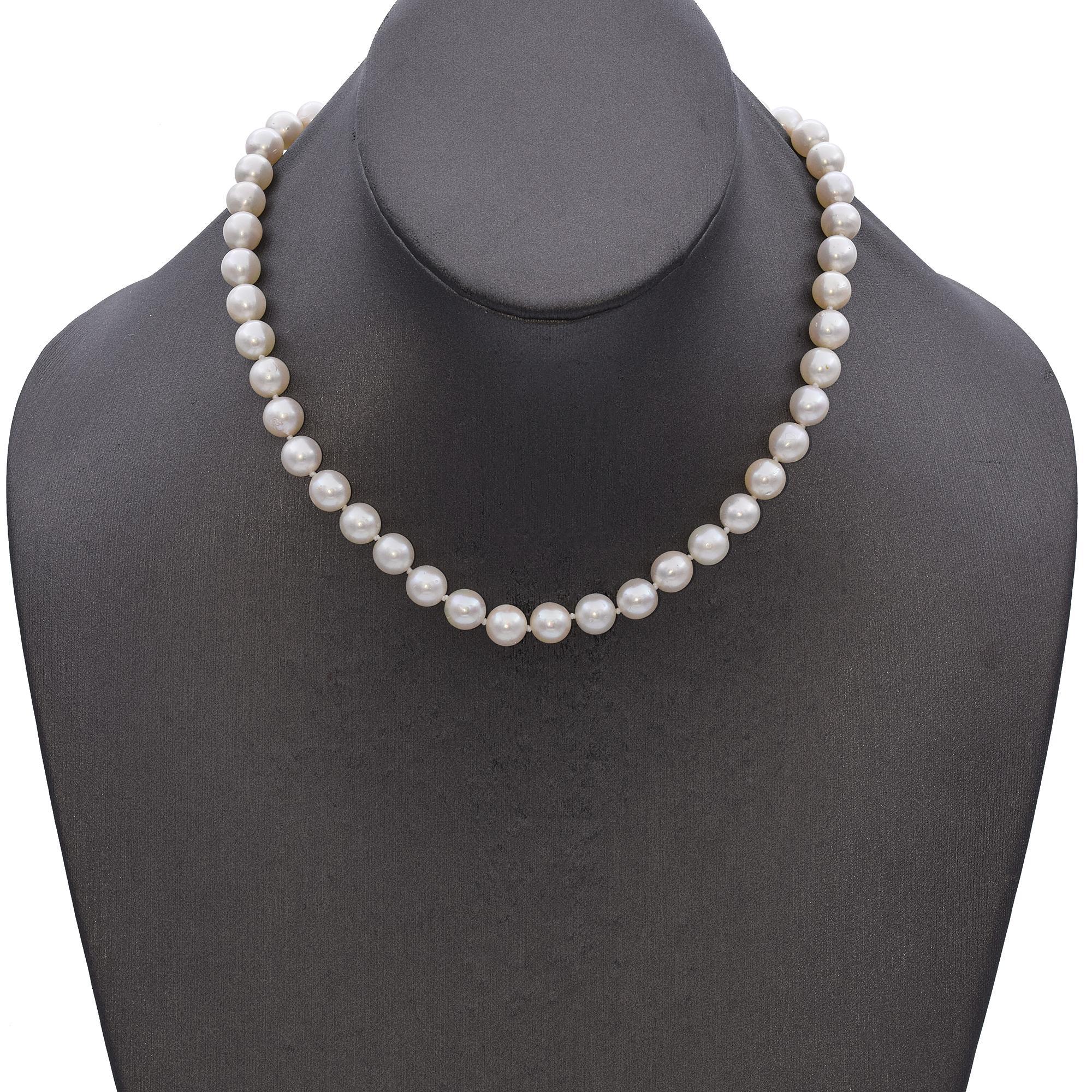 Perlina Collana di perle coltivate vintage con chiusura a diamante in oro bianco in vendita