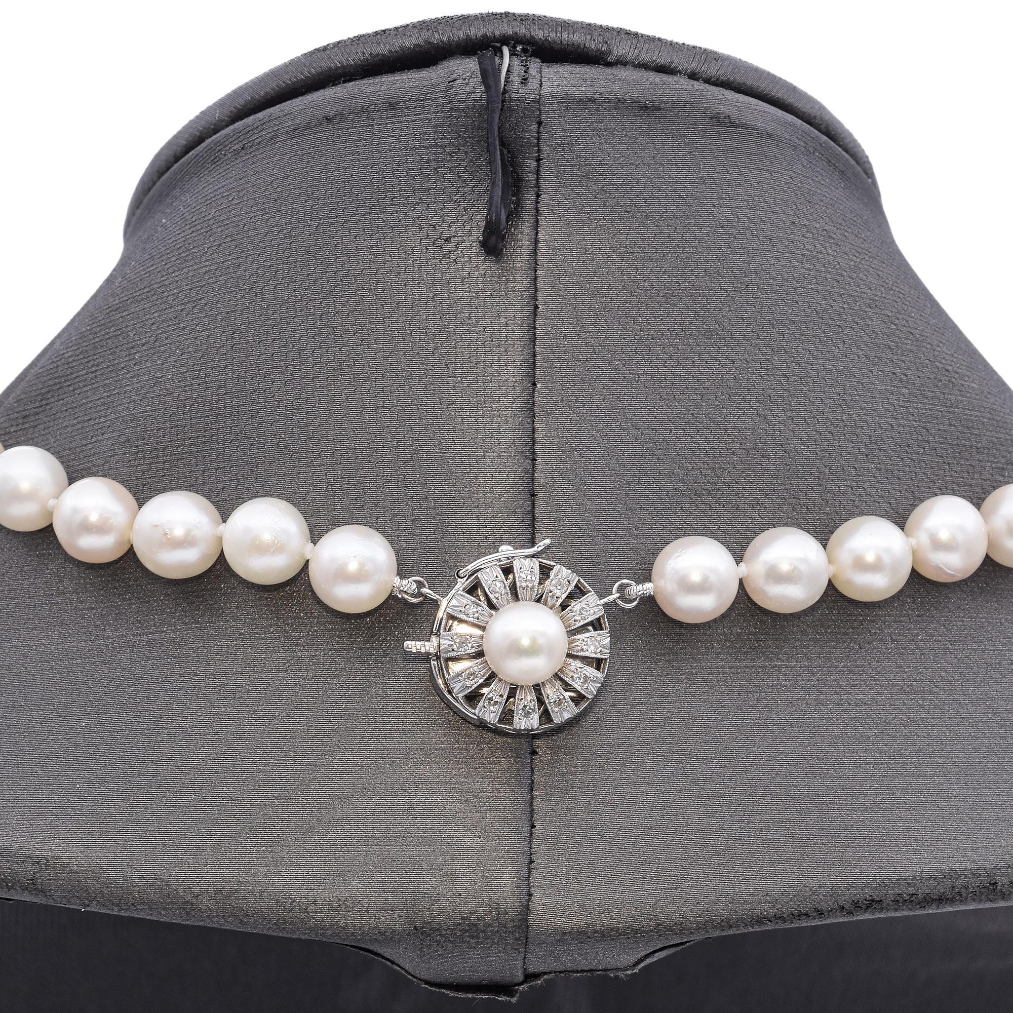 Collana di perle coltivate vintage con chiusura a diamante in oro bianco In condizioni buone in vendita a New York, NY