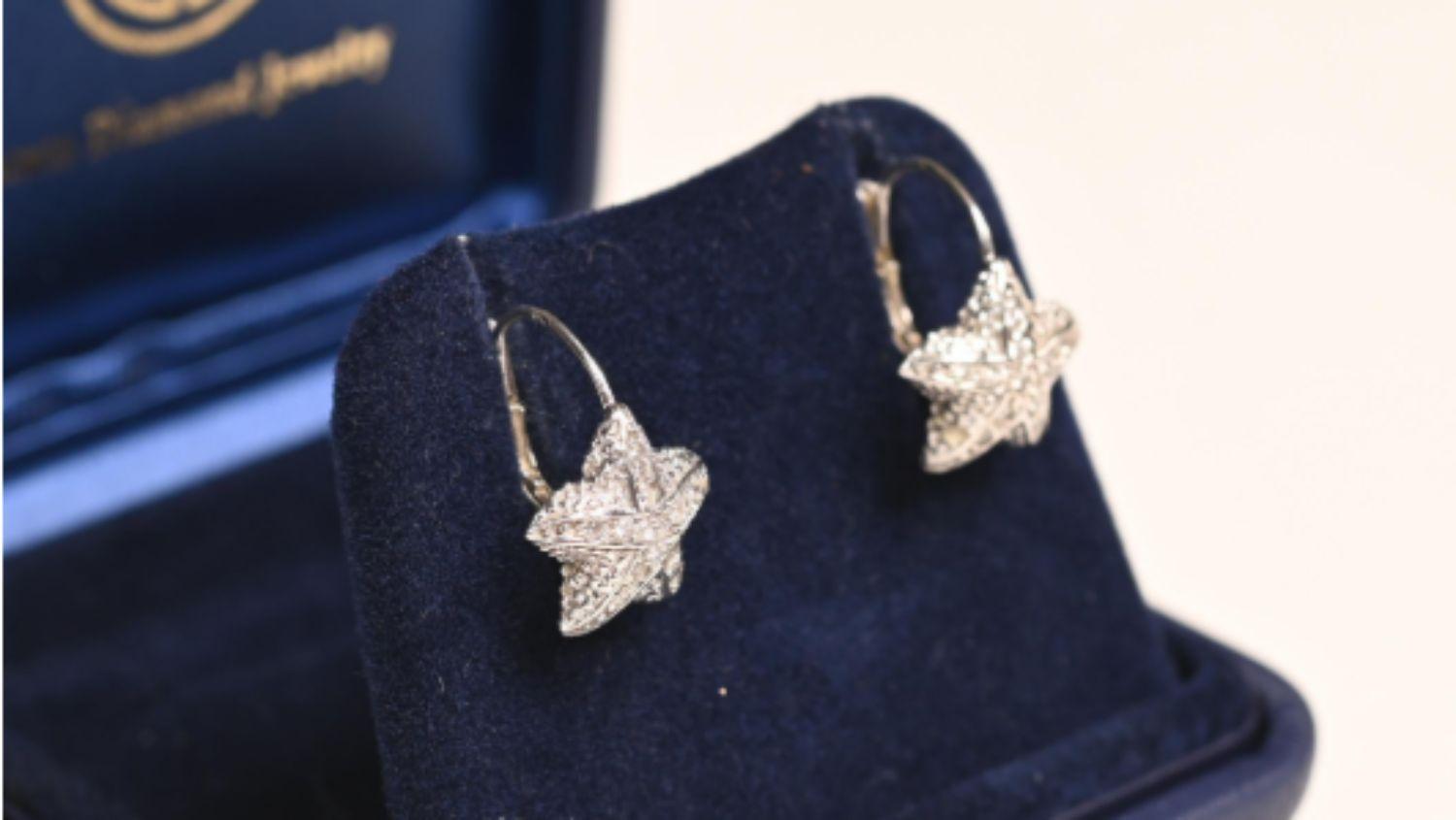 Vintage Weißgold Diamant-Seestern-Ohrringe (ca. 3,10 Karat), Weißgold im Angebot 1