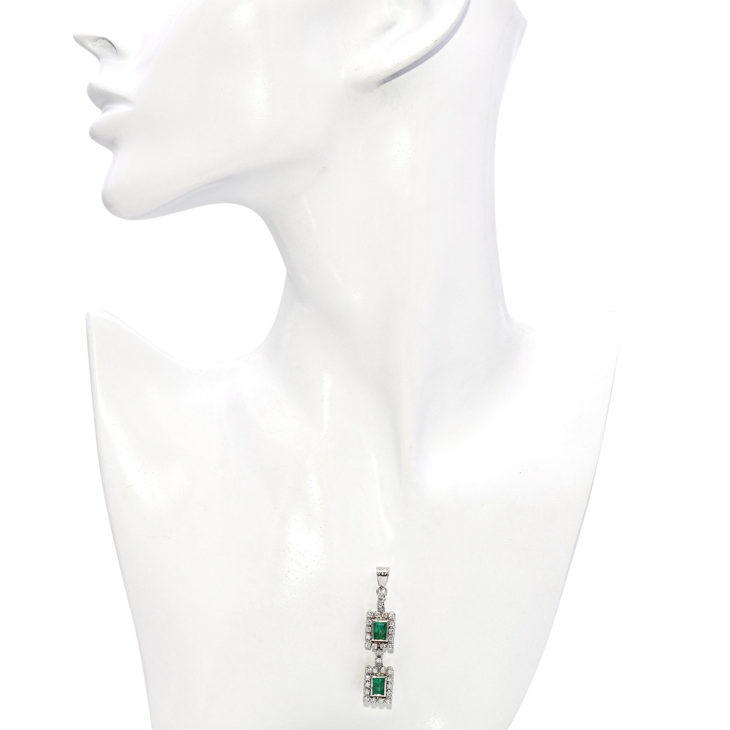 Vintage Weißgold Smaragd und Diamant Tropfen Anhänger (Gemischter Schliff) im Angebot