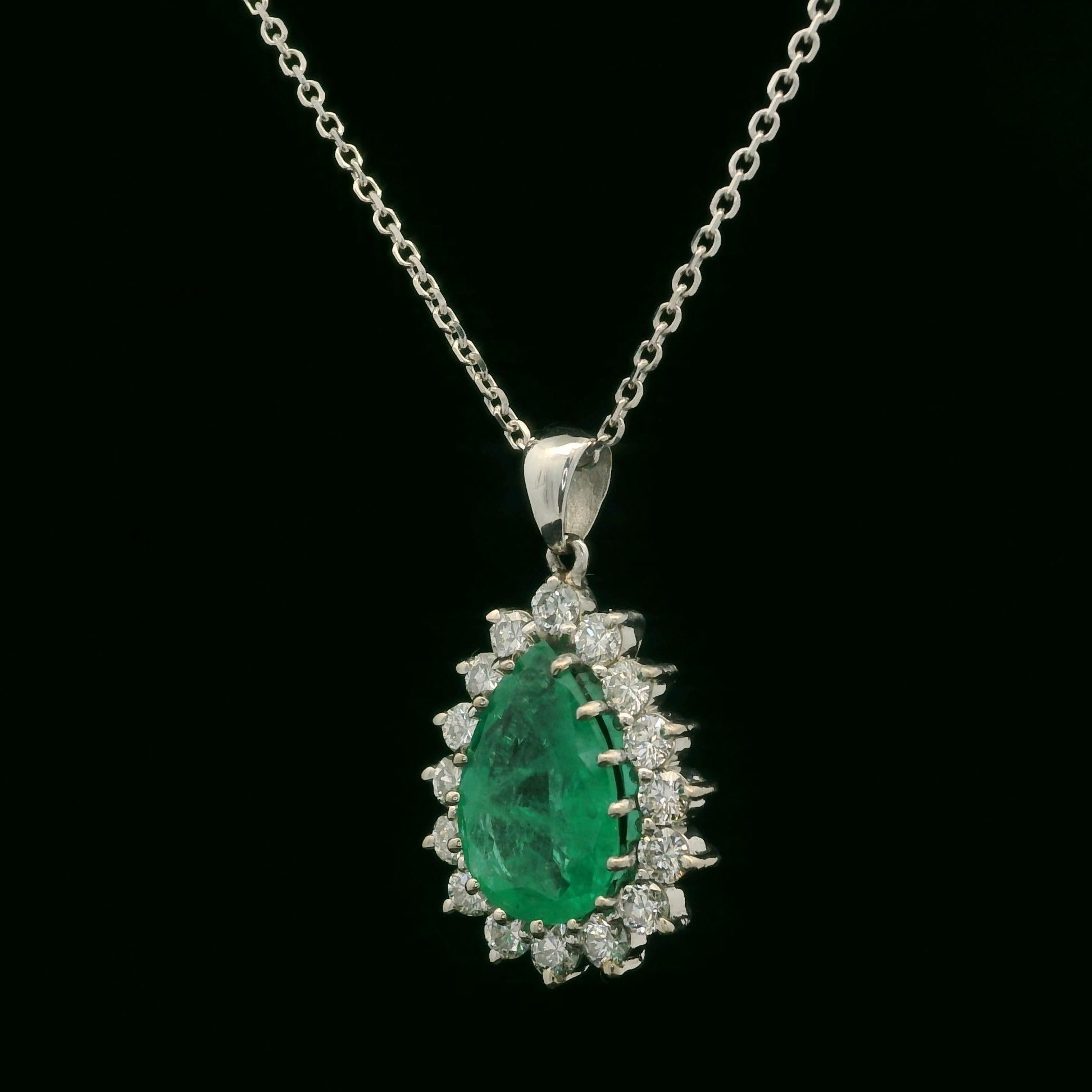 Vintage White Gold GIA 2.45ctw Pear Emerald w/ Diamond Halo Pendant Necklace For Sale 2