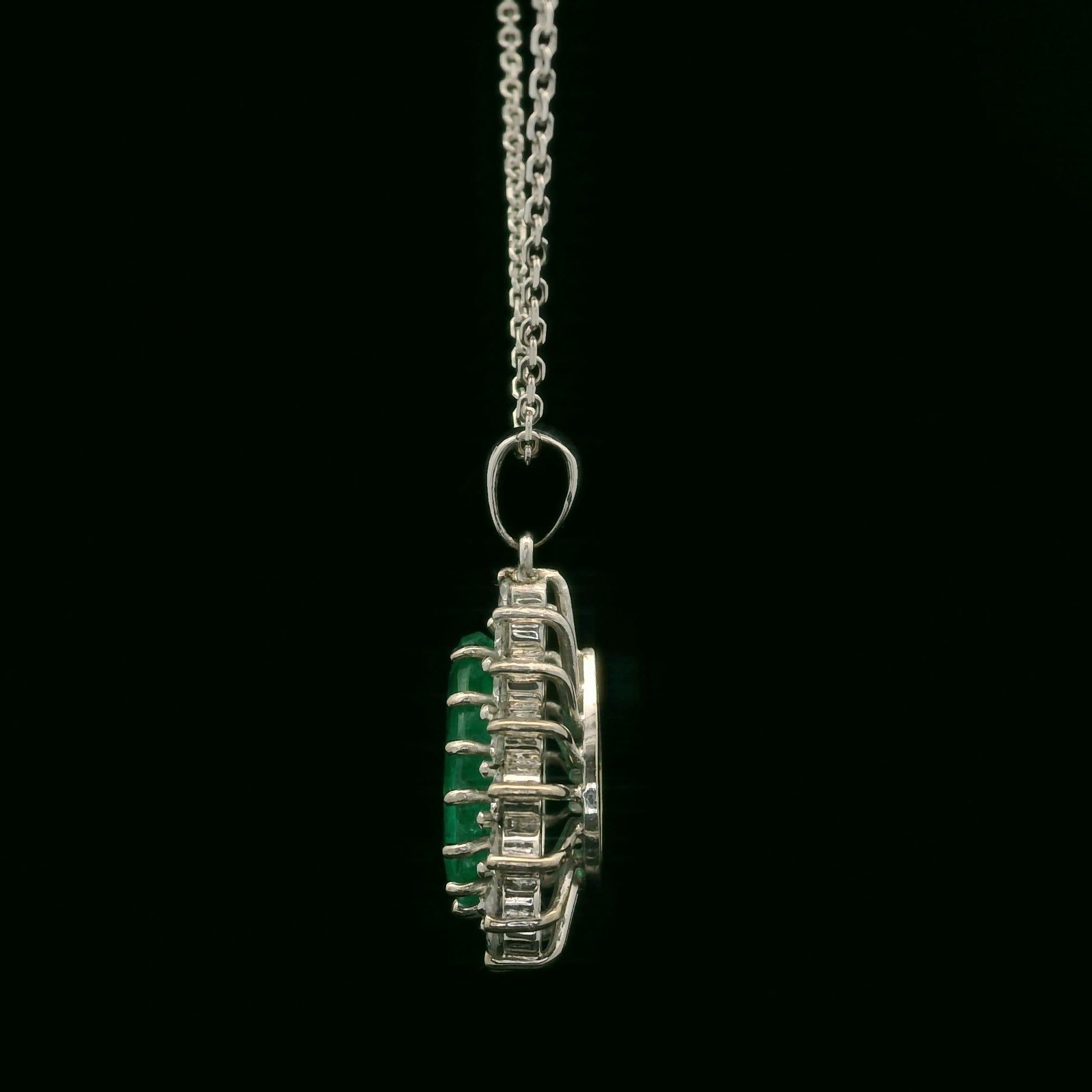 Vintage White Gold GIA 2.45ctw Pear Emerald w/ Diamond Halo Pendant Necklace For Sale 3