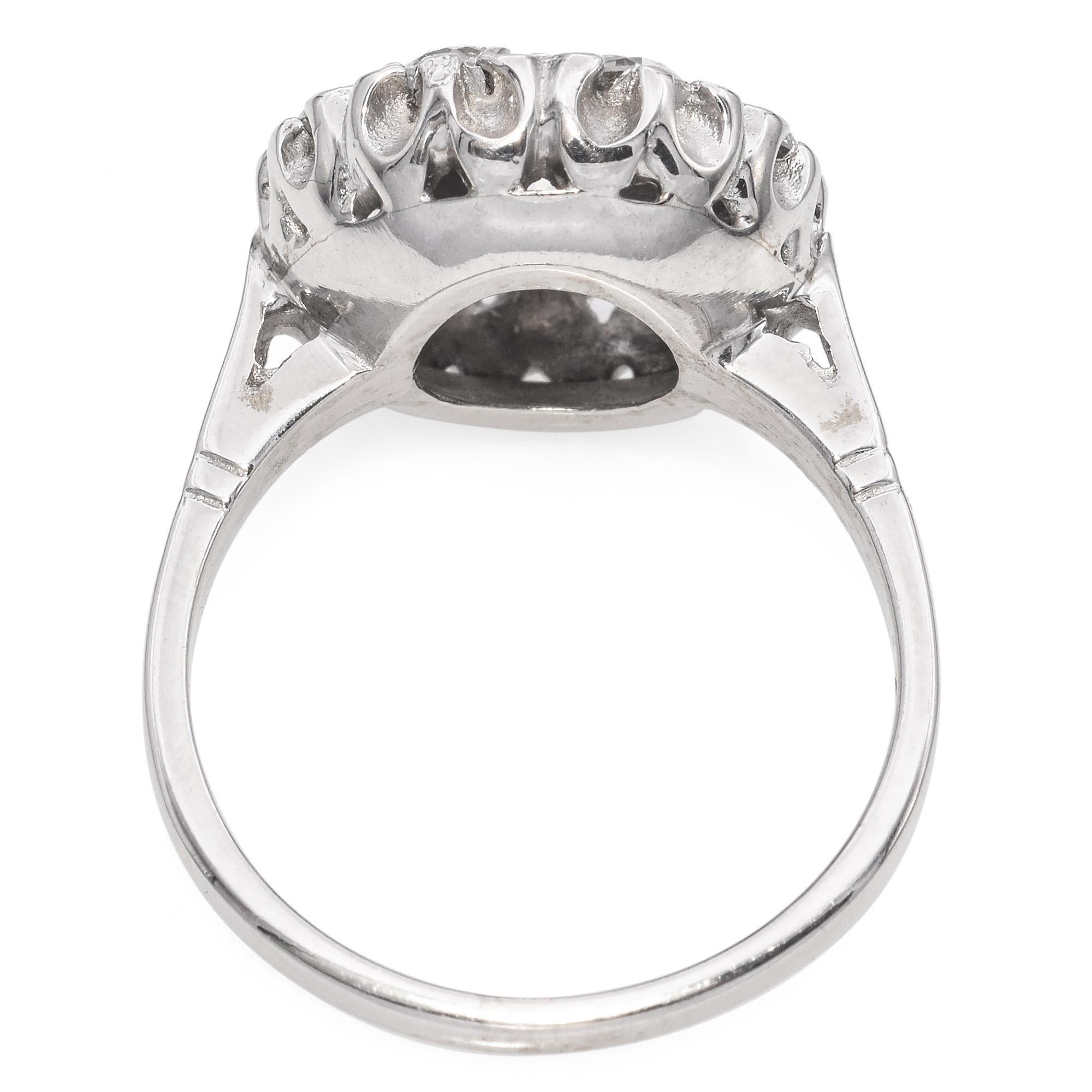 Vintage Weißgold Old European Cut Diamant Halo Ring im Zustand „Gut“ in New York, NY