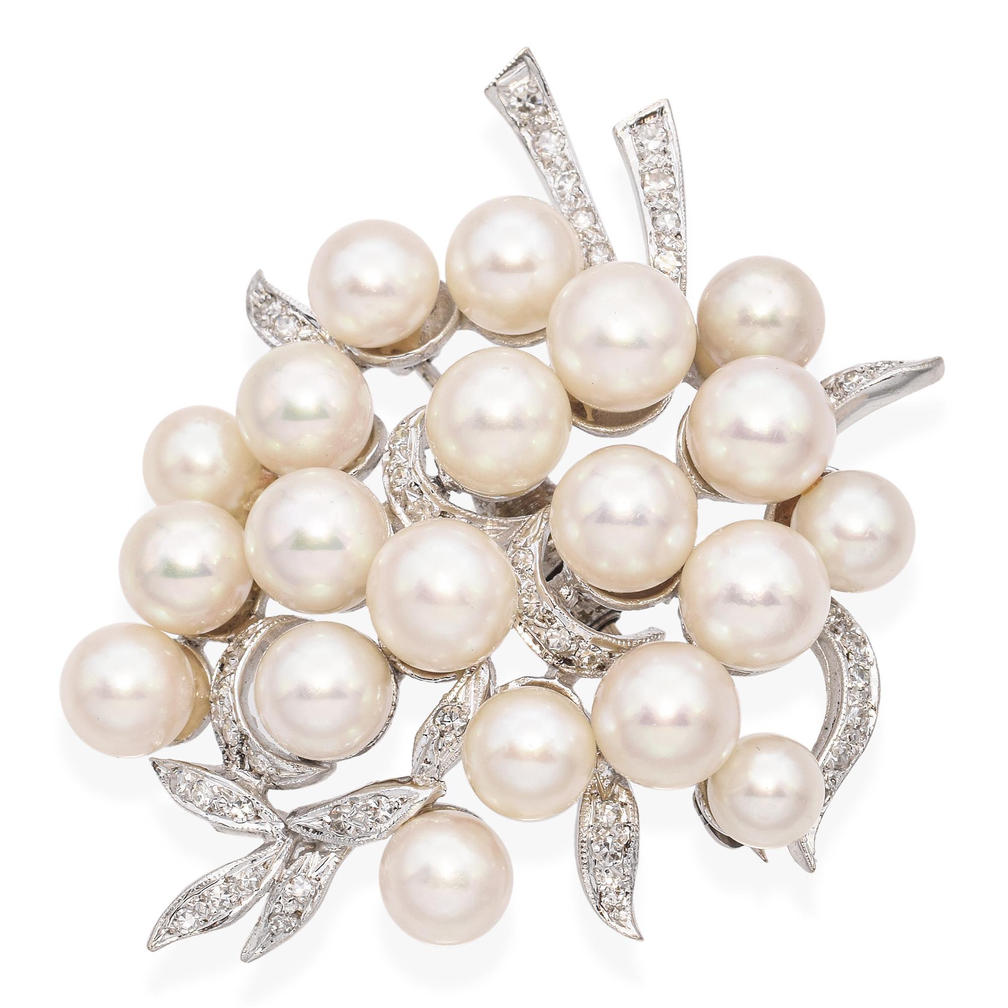 Spilla d'epoca in oro bianco con perle e diamanti In condizioni buone in vendita a New York, NY