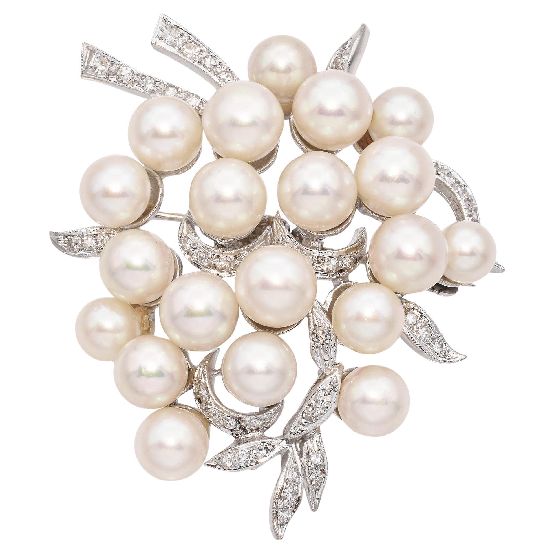 Broche vintage de oro blanco con perlas y diamantes