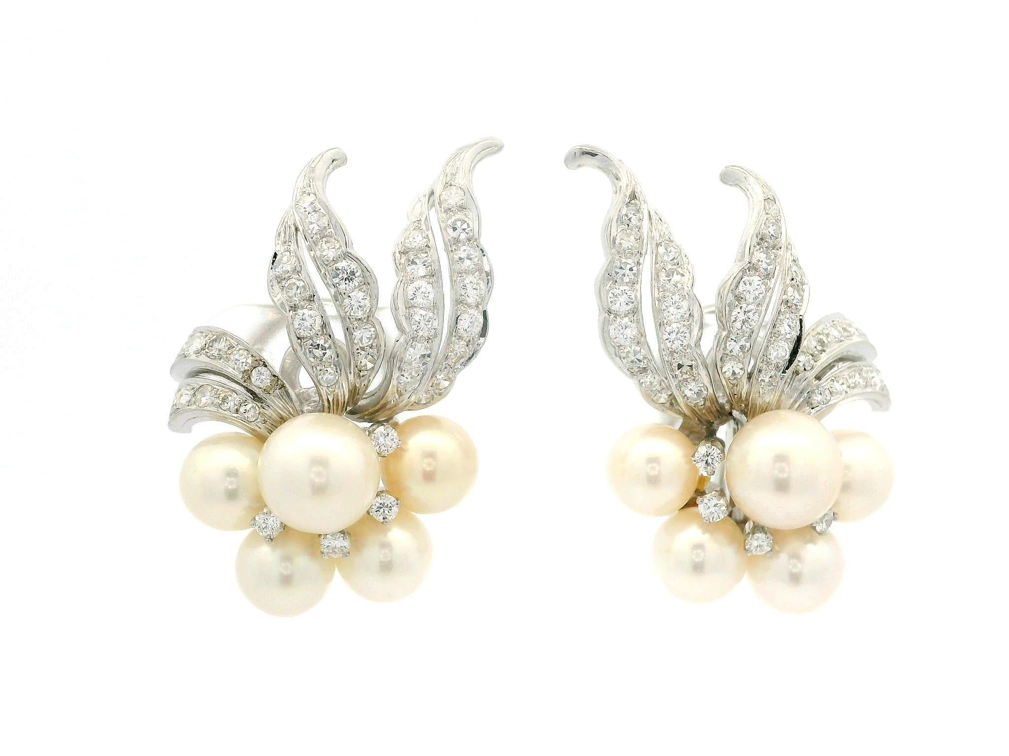 Vintage Weißgold Runde Perle & 1,35 Karat Diamant Cluster Blume Clip-On-Ohrringe im Angebot 7
