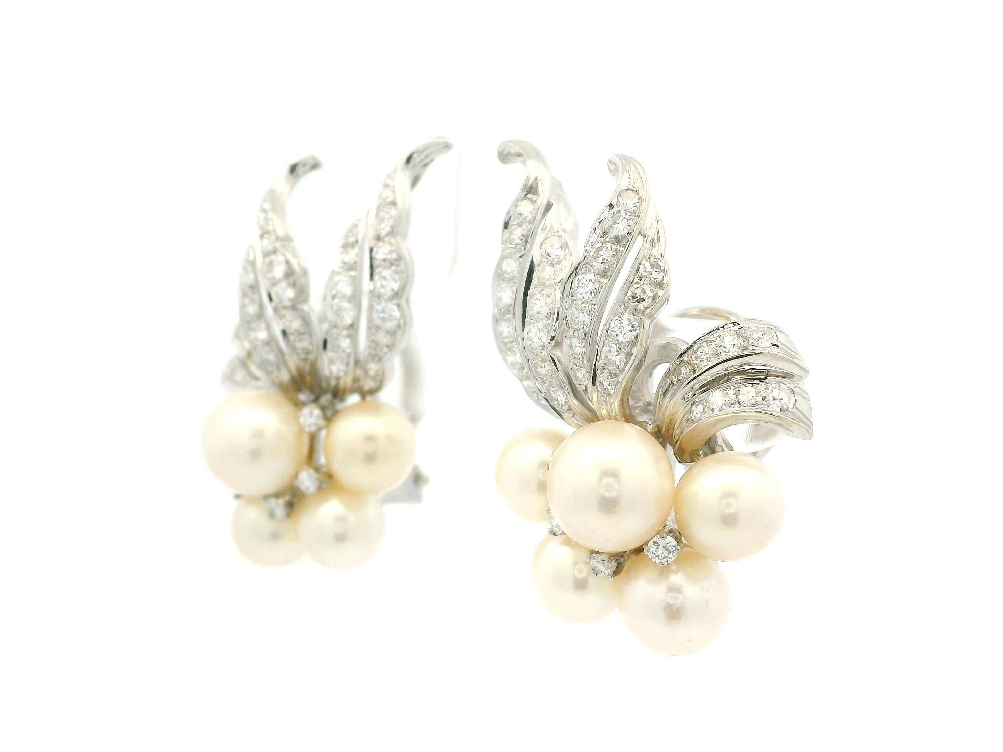 Vintage Weißgold Runde Perle & 1,35 Karat Diamant Cluster Blume Clip-On-Ohrringe im Angebot 2
