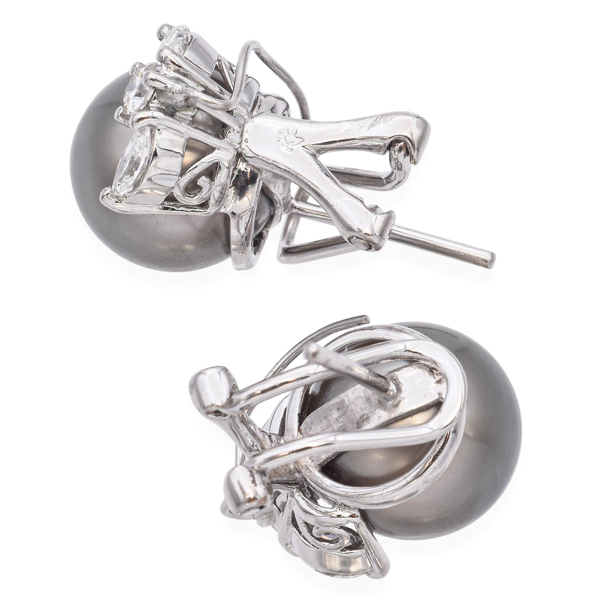 Vintage White Gold Tahitian Pearl and 0.64 TCW HI-SI Diamond Stud Earrings In Good Condition In New York, NY