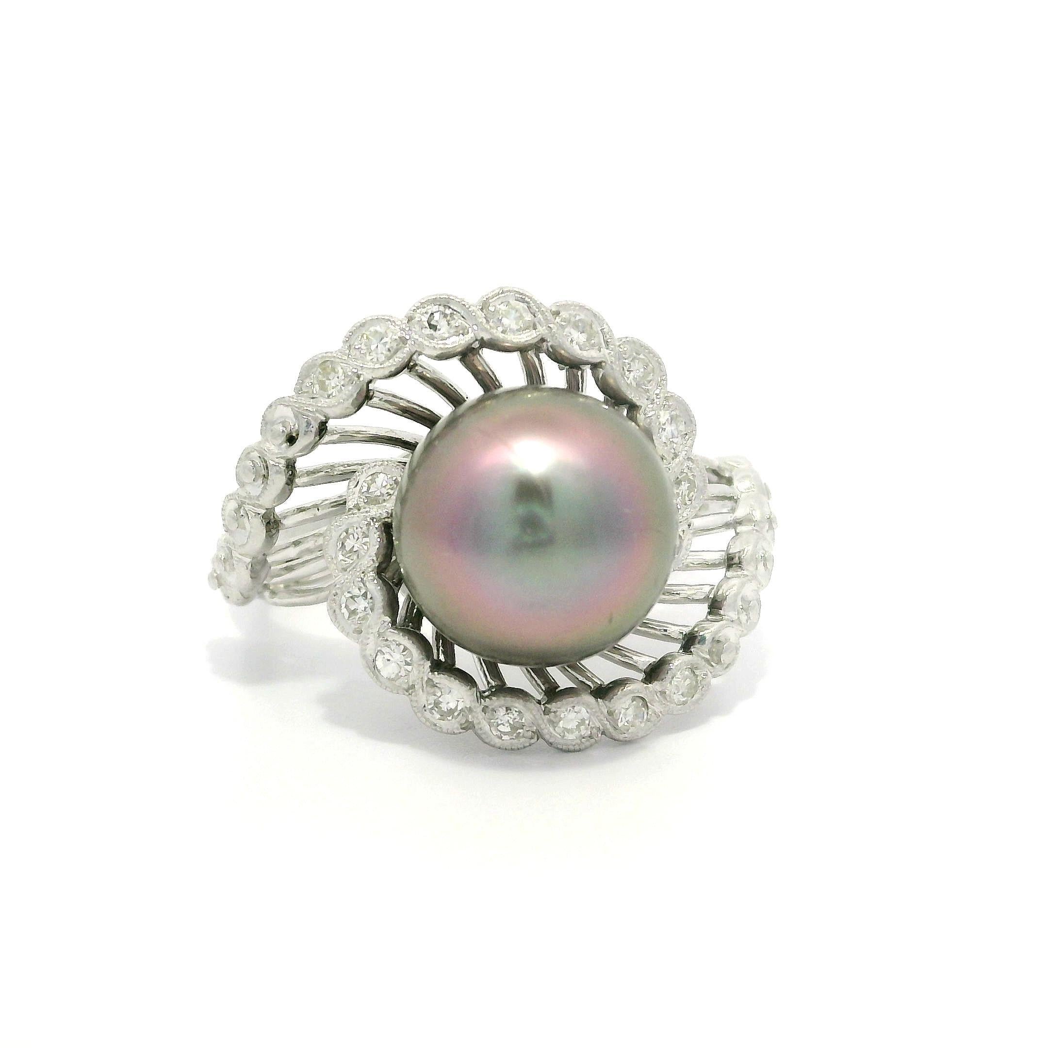 Anello da cocktail con perle di Tahiti e diamanti bianchi in oro bianco vintage in vendita 6