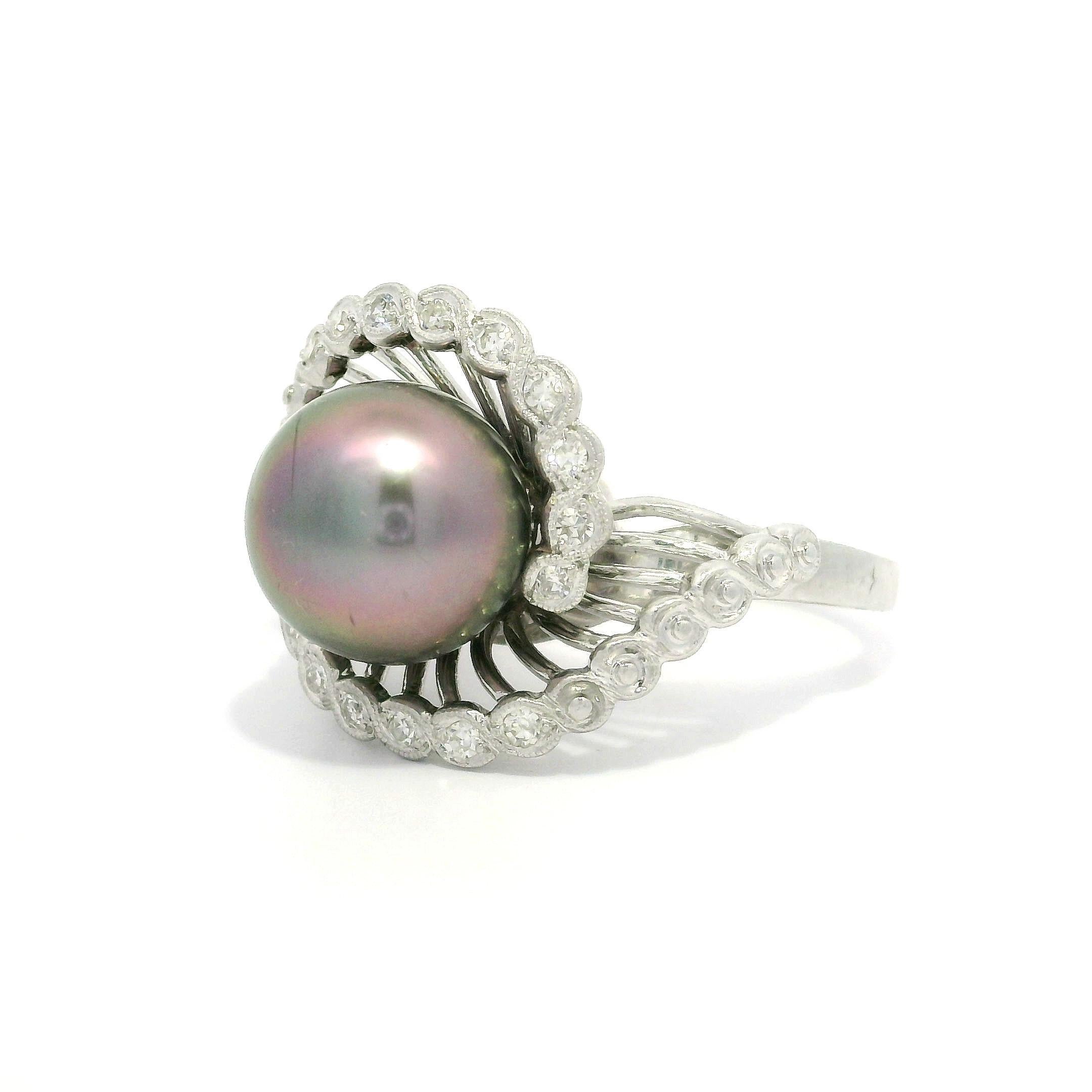 Taglio rotondo Anello da cocktail con perle di Tahiti e diamanti bianchi in oro bianco vintage in vendita