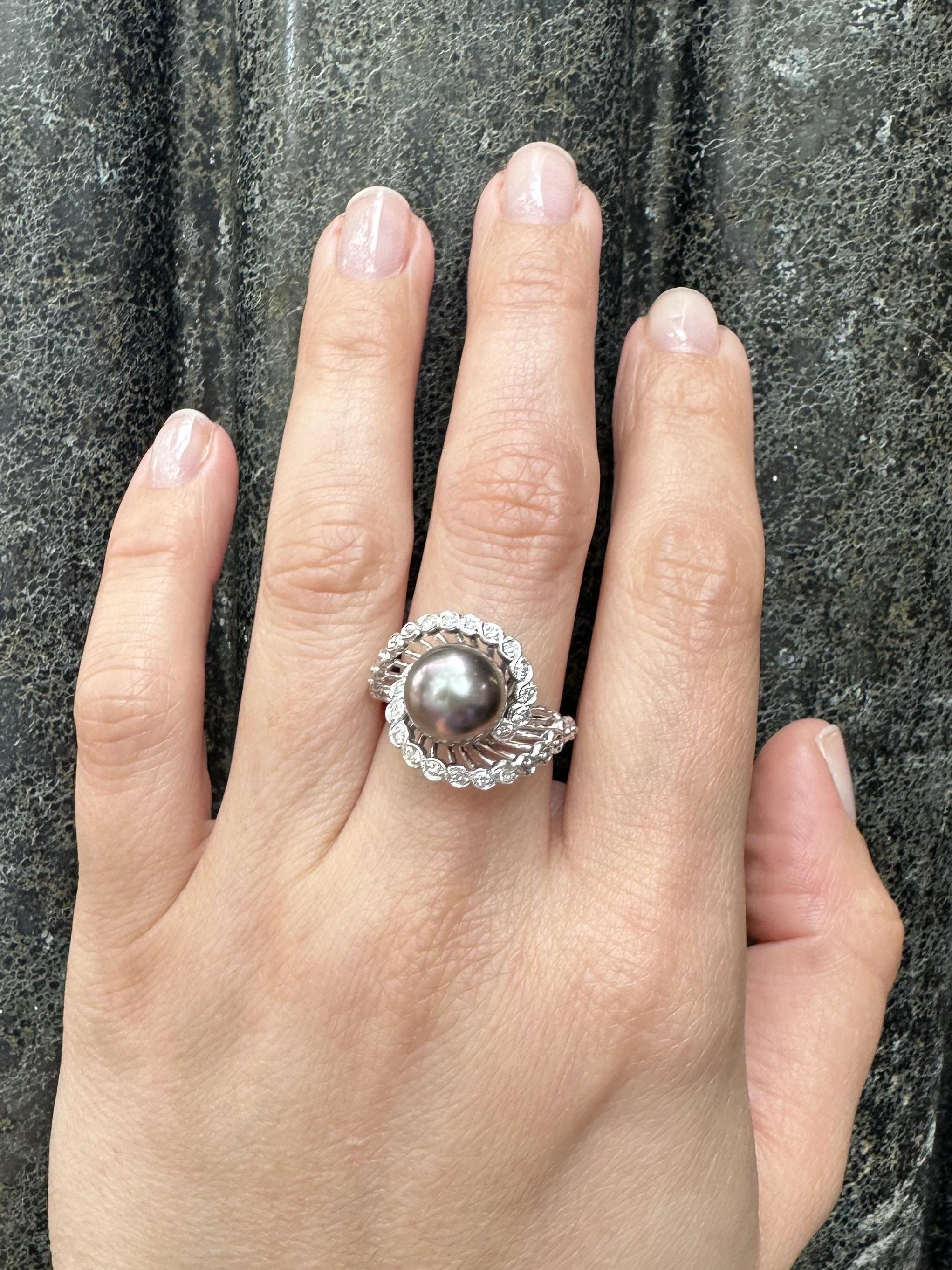 Anello da cocktail con perle di Tahiti e diamanti bianchi in oro bianco vintage in vendita 1