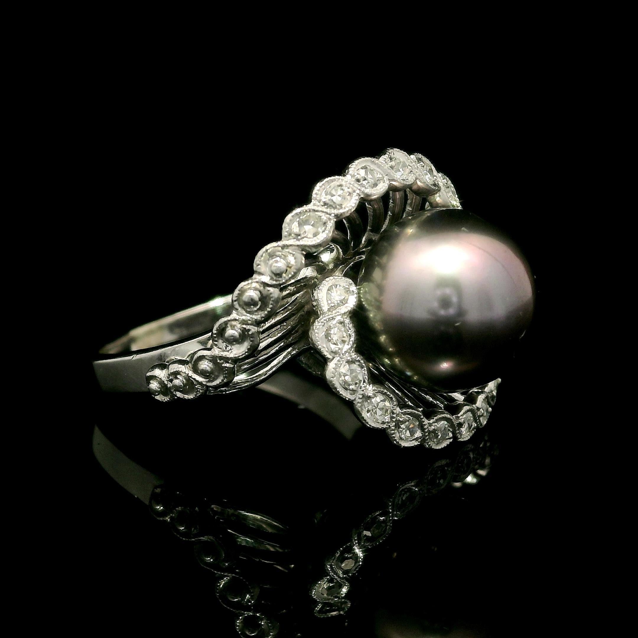 Anello da cocktail con perle di Tahiti e diamanti bianchi in oro bianco vintage in vendita 3