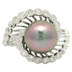 Cocktailring aus Weißgold mit Tahiti-Perle und weißem Diamant-Spraywirbel in Weißgold