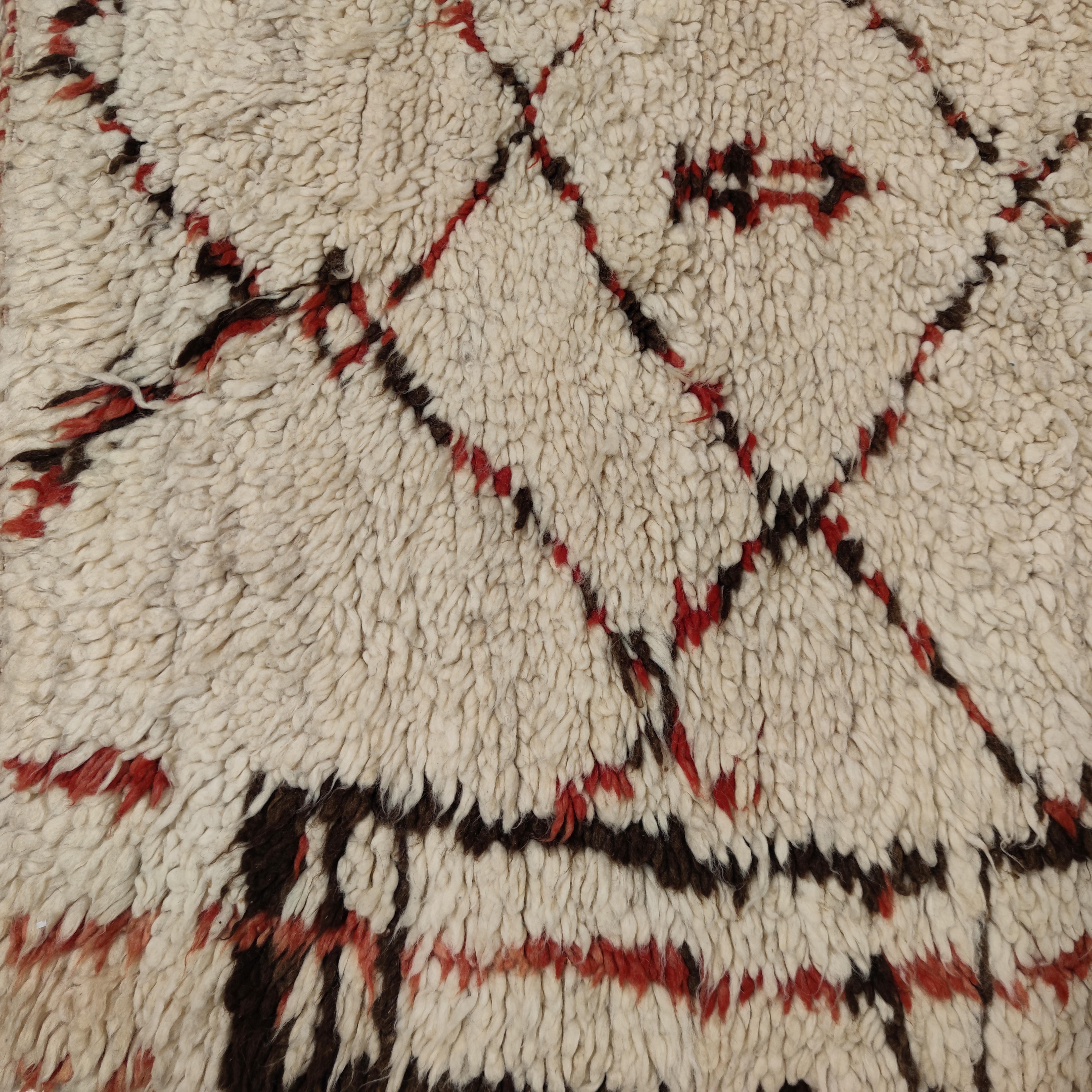 A very interesting group of Berber weavings come from a tribe located close to the border with Algeria, in the eastern region of Morocco. The Ait Bou Ichaouen rugs from the settlements north of Talsint offer a more colourful version of traditional