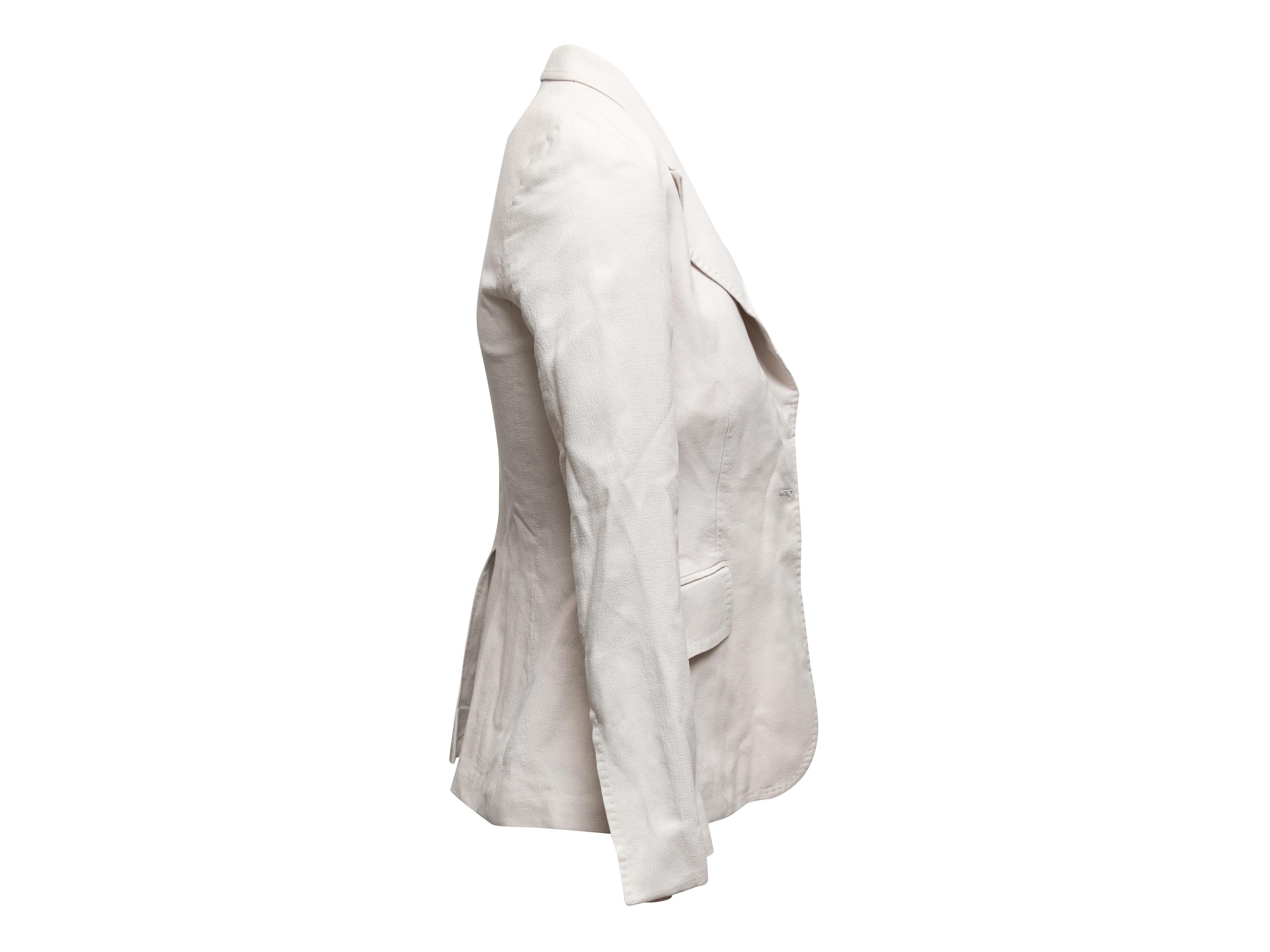 Vintage white silk blazer by Gucci. From the 2002 Tom Ford Era. Peaked lapel. Dual hip pockets. Single button closure at front. 30