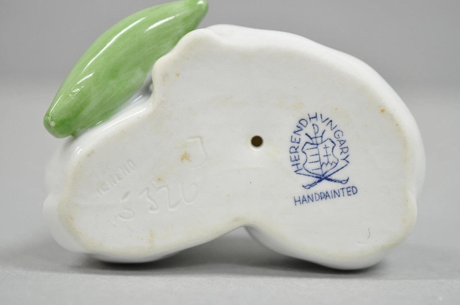 Vintage White Herend Porcelain 5326 Bunny Rabbits Eating Corn Figurine For Sale 2