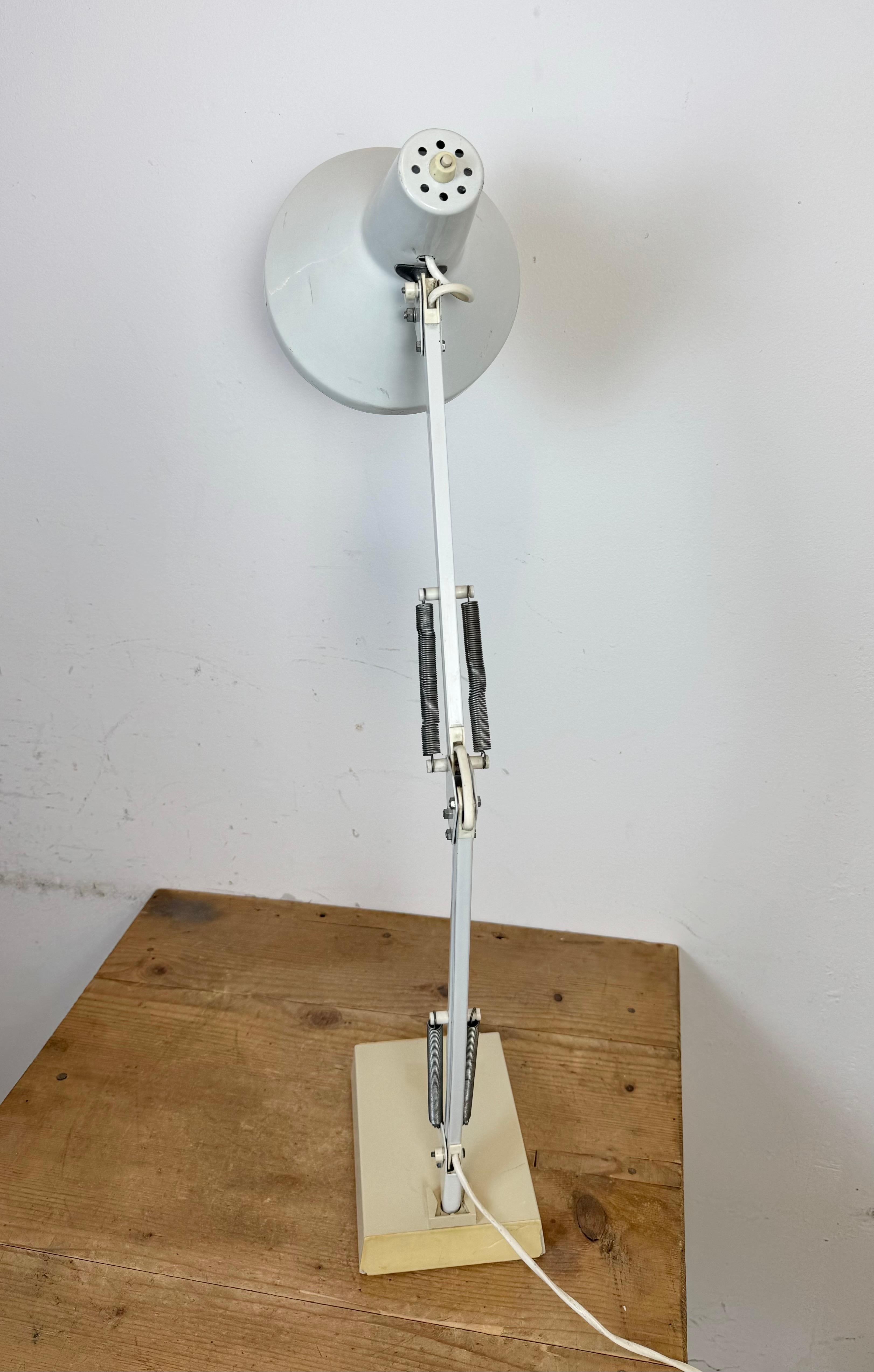 Lampada da tavolo vintage White Italian Architect, anni '70 in vendita 2