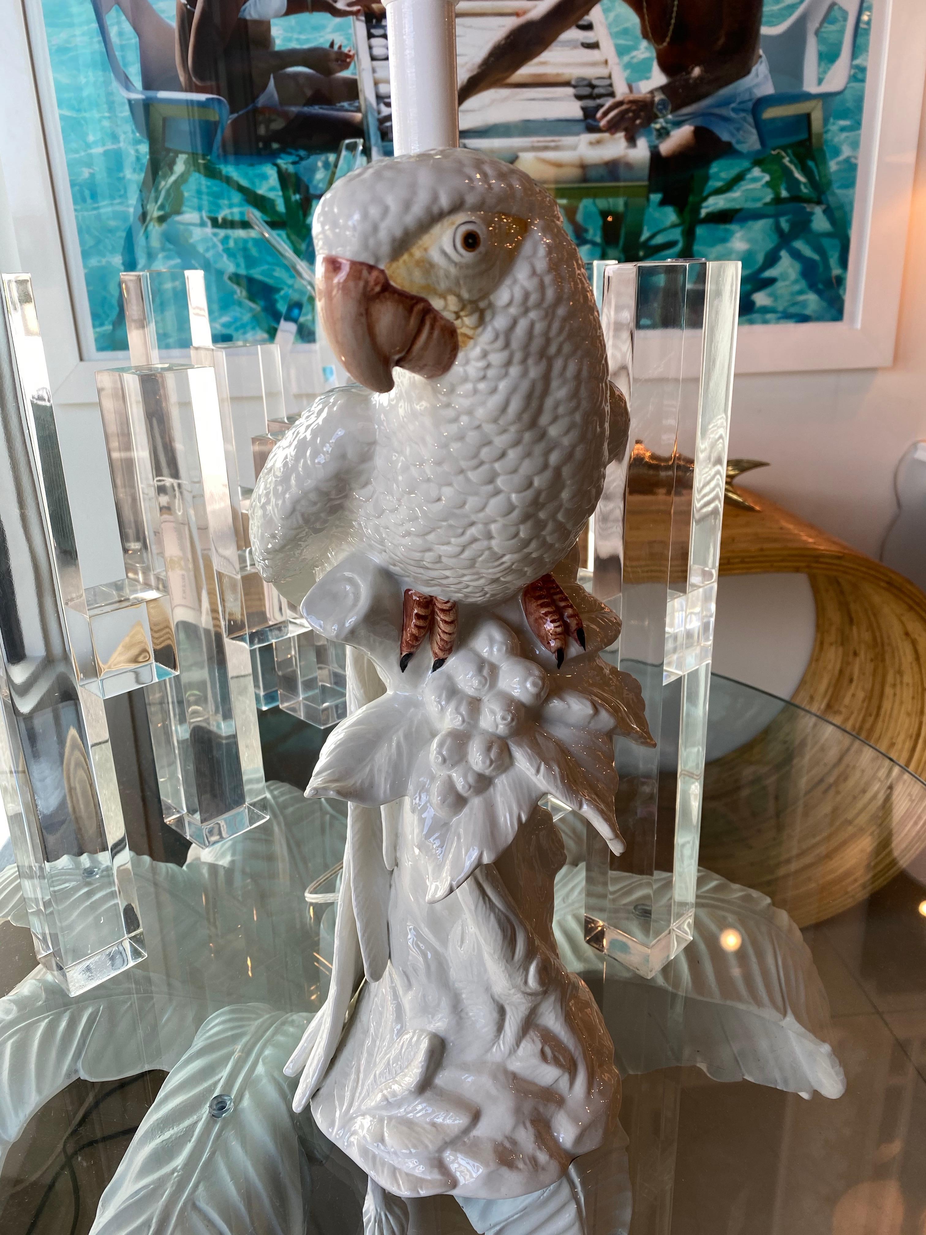 Vintage White Italian Ceramic Tropical Palm Beach Parrot Bird Table Lamp 1
